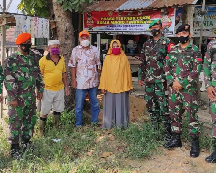 Babinsa Kodim 0301/PBR Laksanakan Kegiatan Sosialisasi PPKM Berskala Mikro di Kelurahan Sungai Ambang