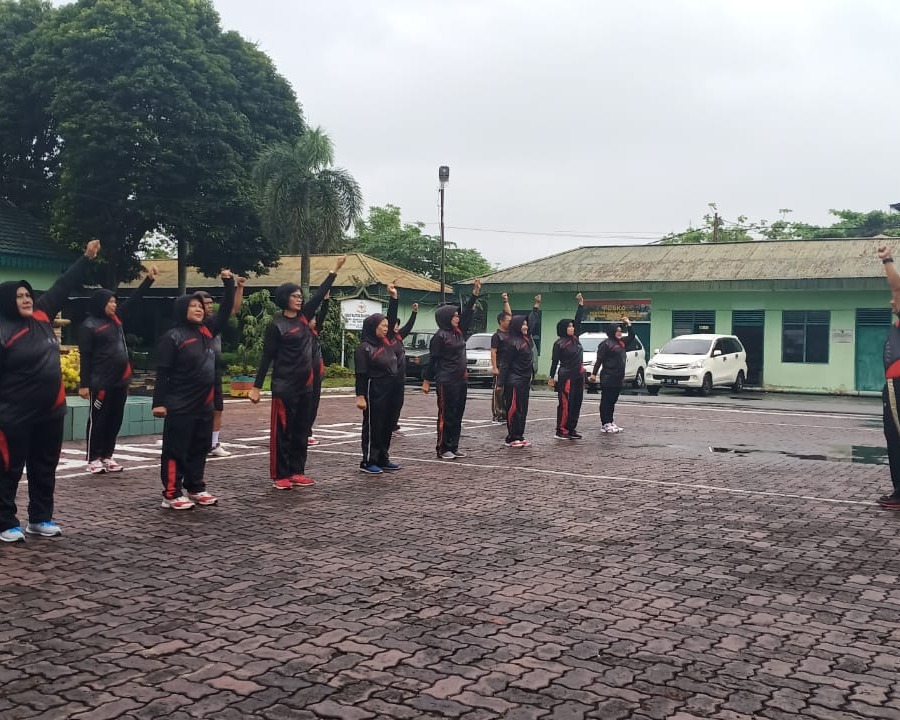 Jaga Kebugaran, PNS Kodim 0301/Pekanbaru Melaksanakan Olahraga Senam dan Joging