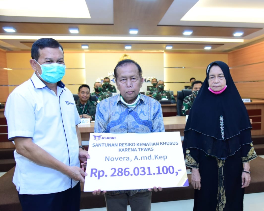 Ahli Waris Dua Pahlawan Kesehatan TNI AD Terima Santunan Asabri