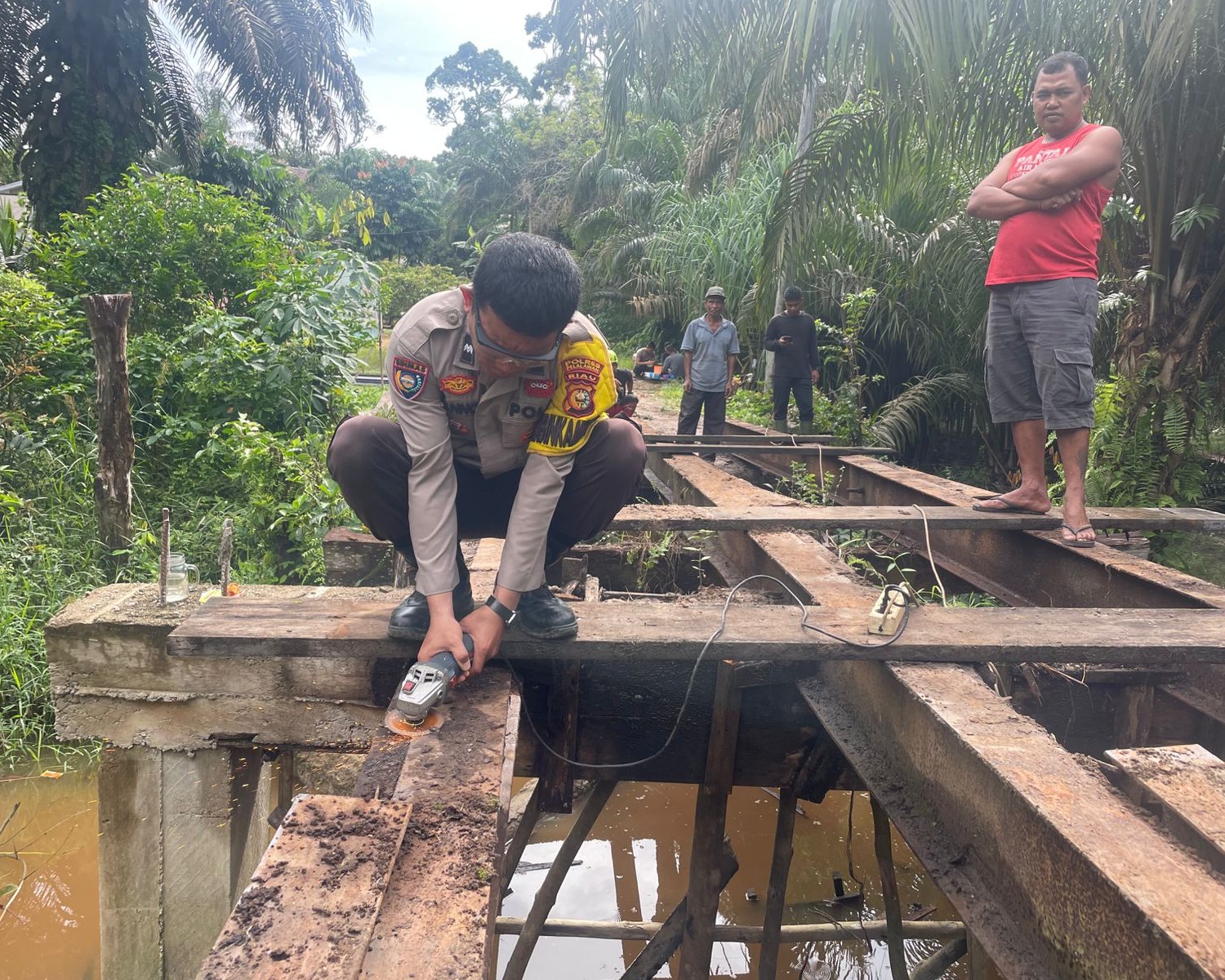 Hari Pertama Pembangunan Jembatan Presisi Polri Tahap II di Sungai Buluh, Kapolsek Bunut: Selesai 3-4 Minggu