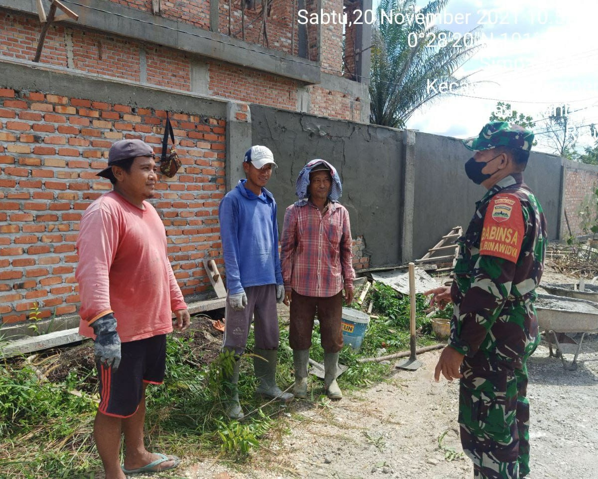 Cegah Karlahut, Babinsa Kodim 0301/PBR Rutin Patroli dan Sosialisasi Karlahut