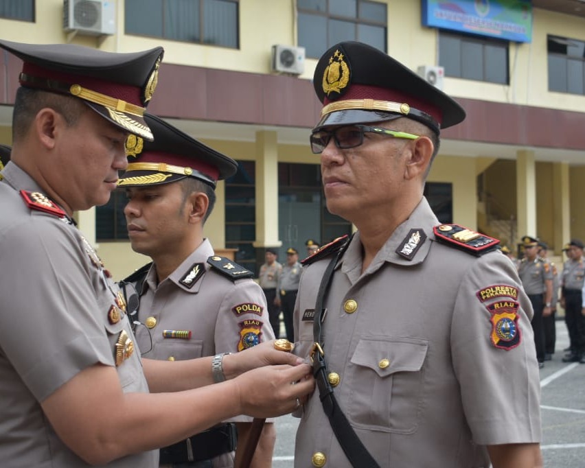 Kapolresta Pekanbaru Pimpin Upacara Sertijab Kasat Binmas dan Kapolsek Sukajadi