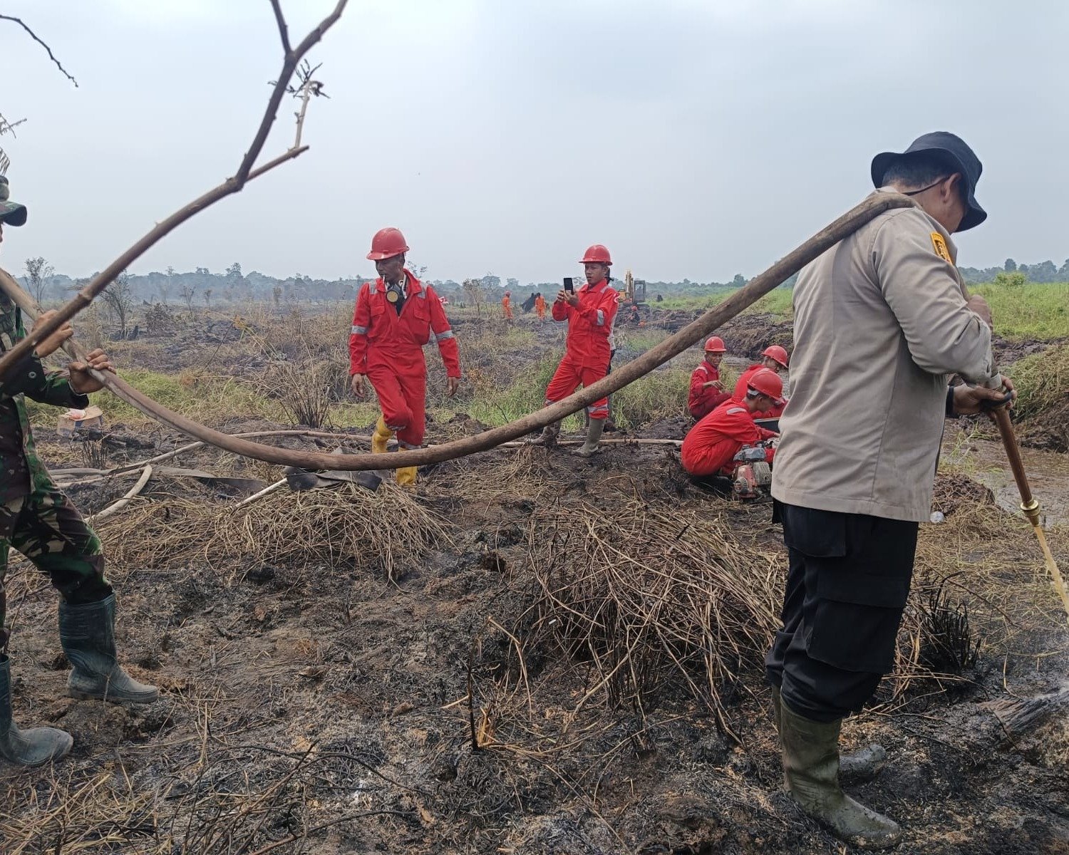 Update Pemadaman Dan Pendinginan Karhutla Hari Ke-7 Di Desa Terusan Wilkum Polsek Pkl Kerinci