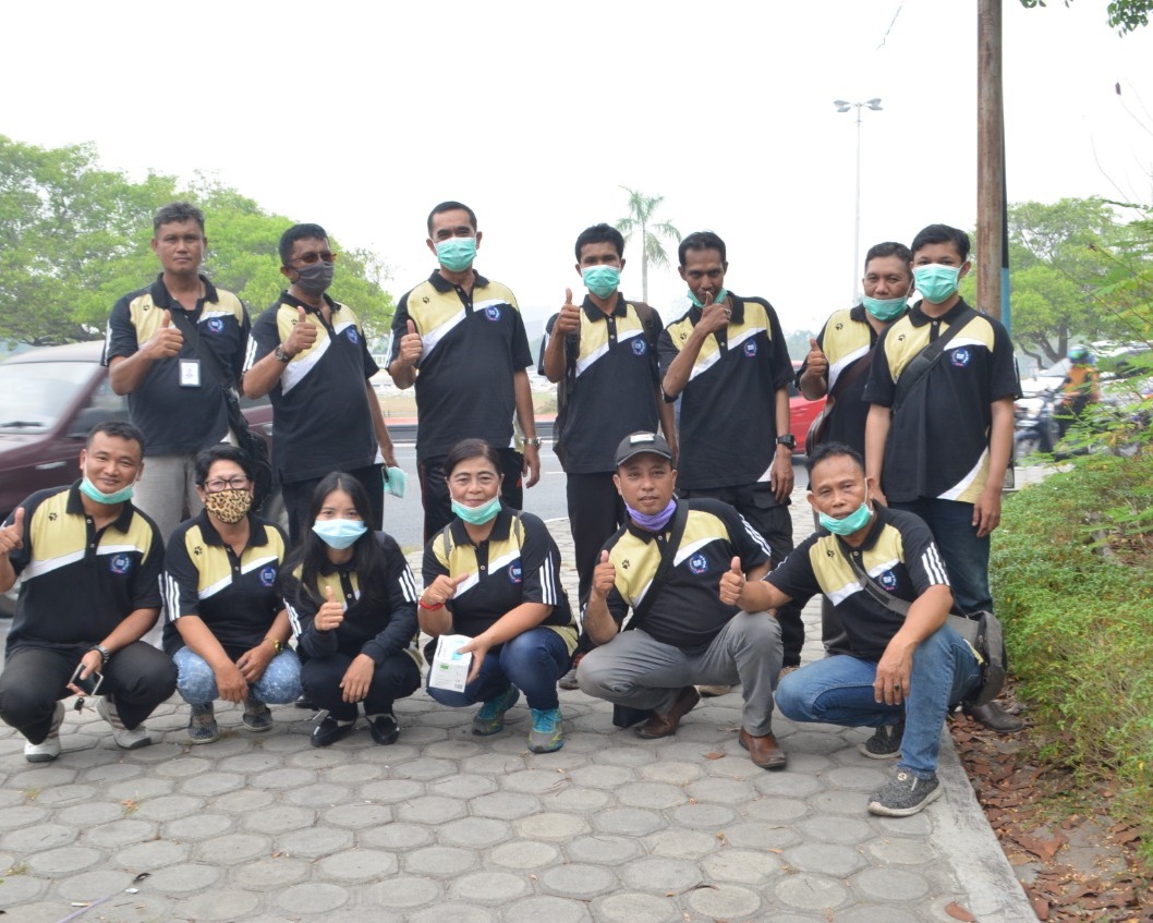 Kabut Asap Ancam Kesehatan, IPJI Kalteng Bagi-bagi Ribuan Masker