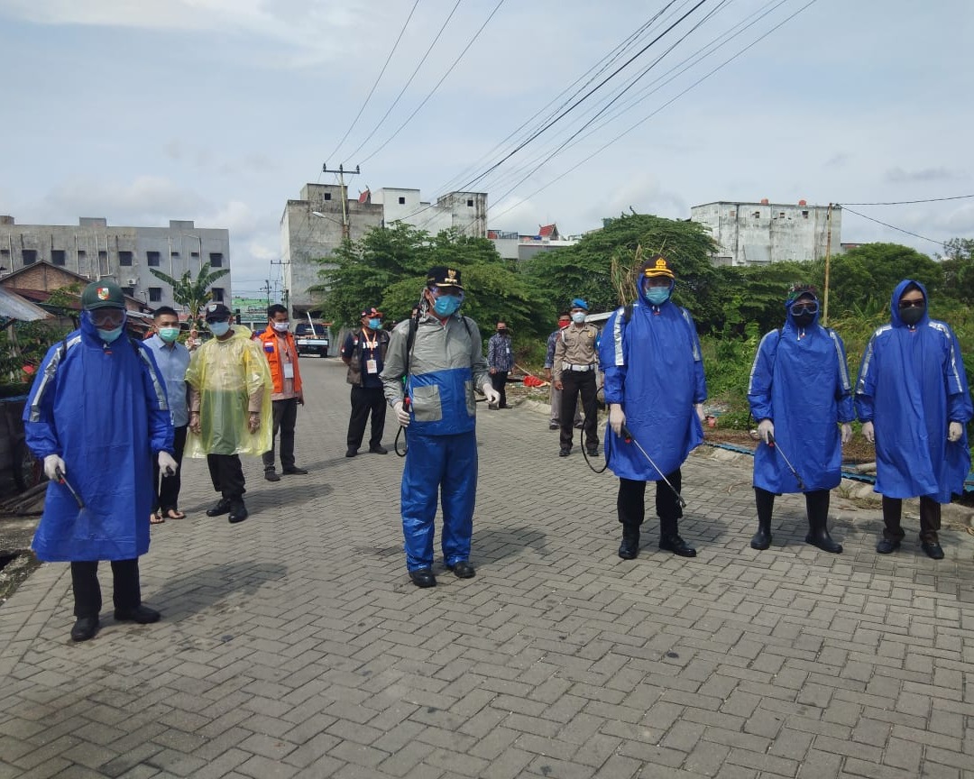 Walikota Pekanbaru Bersama Kapolresta dan Dandim 0301/PBR Laksanakan Penyemprotan Disinfektan Secara Serentak