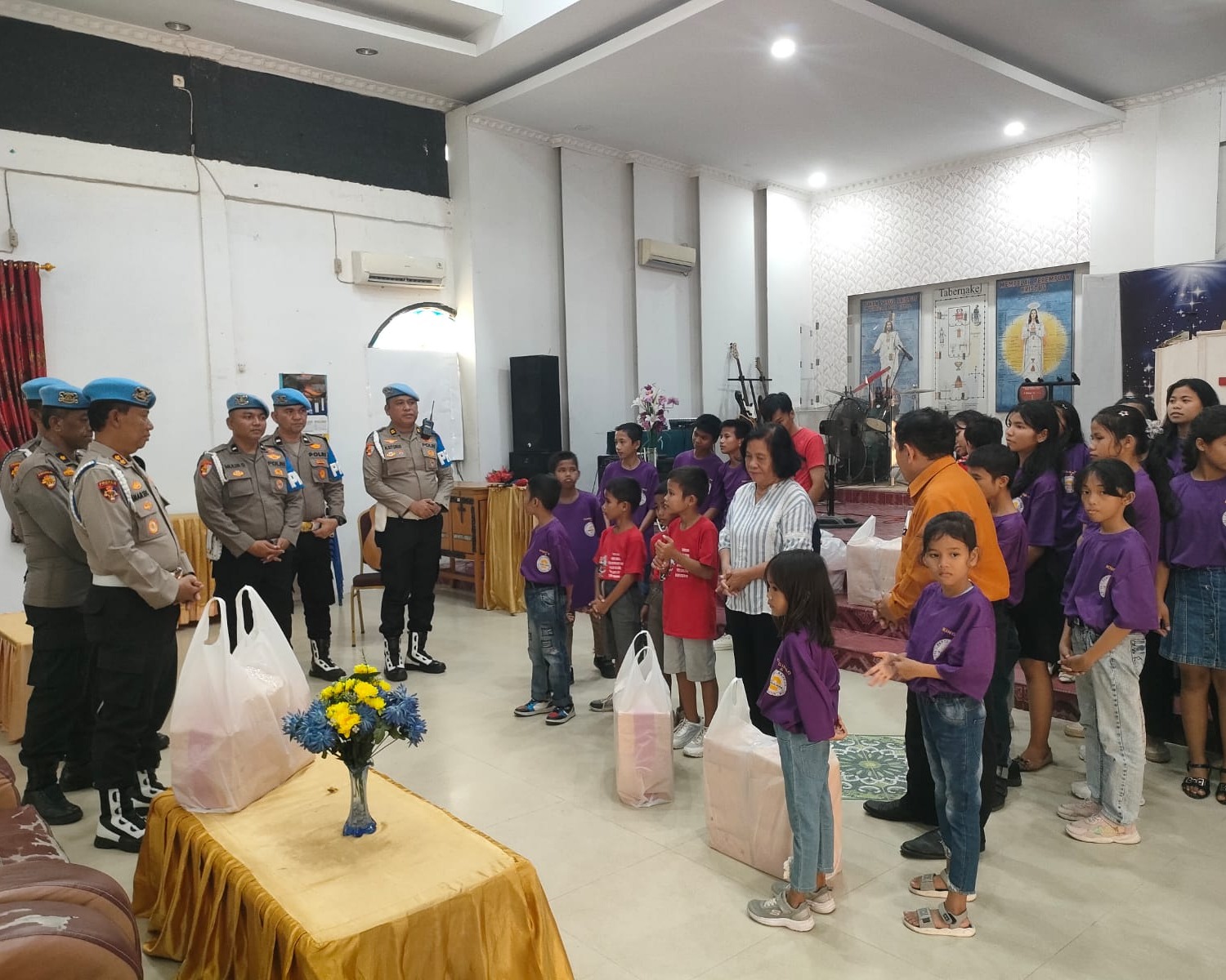 Propam Polda Riau Gelar Bakti Sosial dan Dorong Green Policing untuk Tingkatkan Kepercayaan Masyarakat