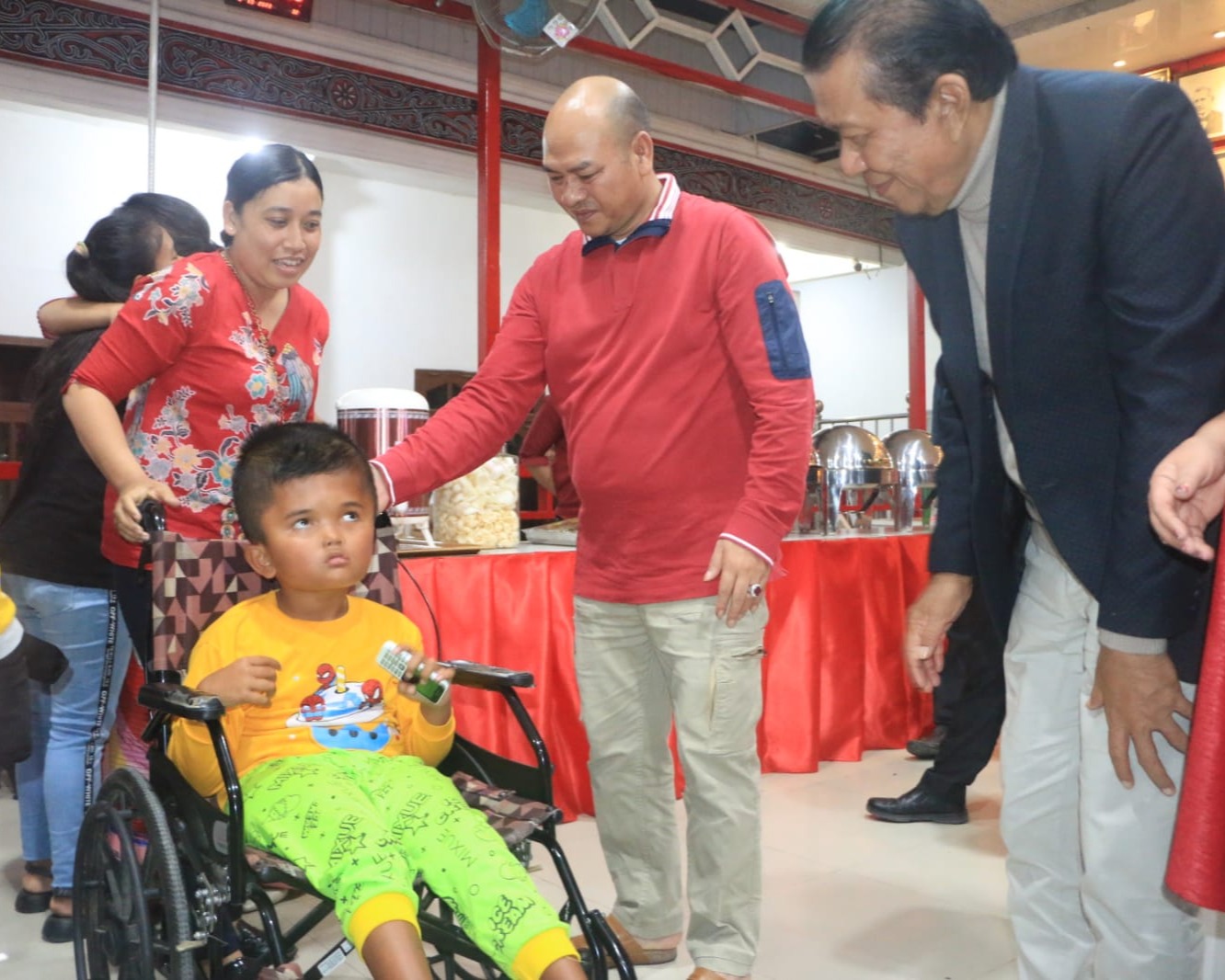 Bupati Tapanuli Utara Serahkan Tali Asih Kepada Penyandang Disabilitas