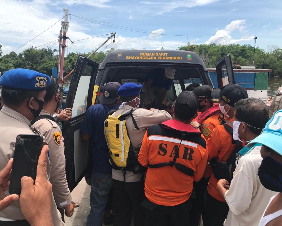 Sedang Memancing, Warga Temukan Jasad ABK Kapal Yang Tenggelam di Sungai Siak