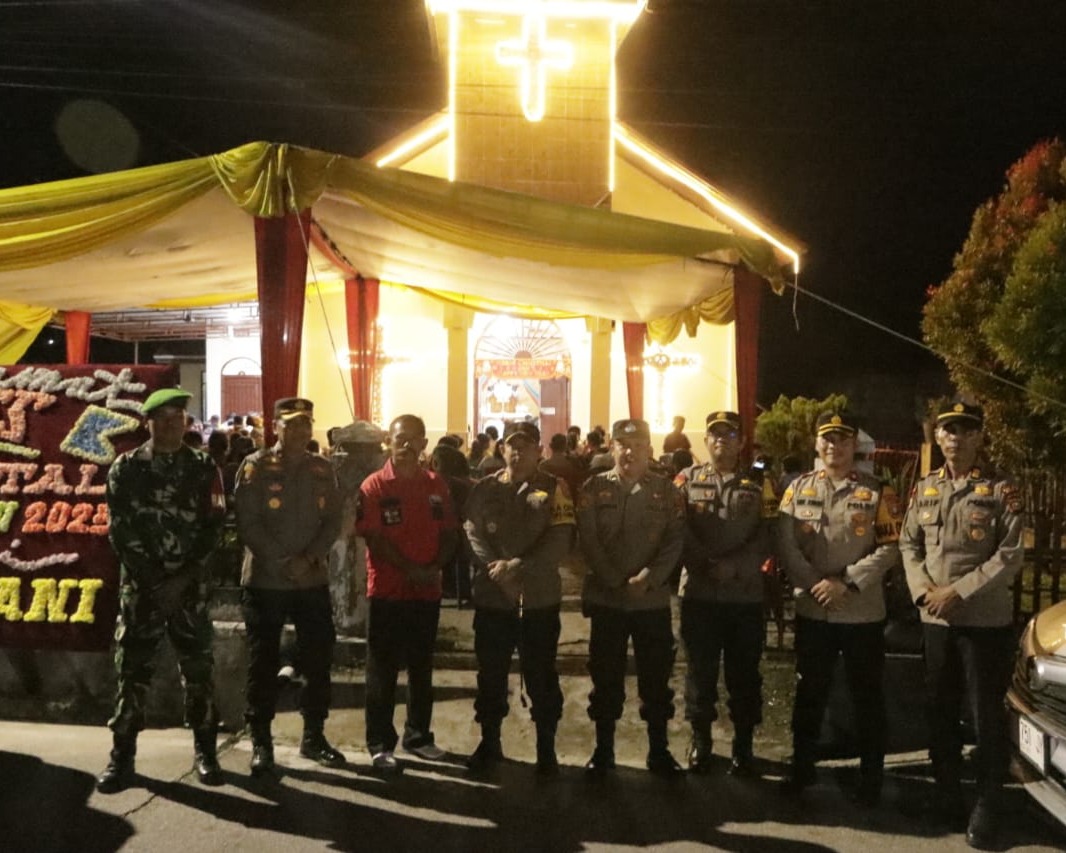 Kapolres AKBP Asep Sujarwadi Pimpin Patroli Sinergitas Pengamanan Perayaan Natal di Kota Siak