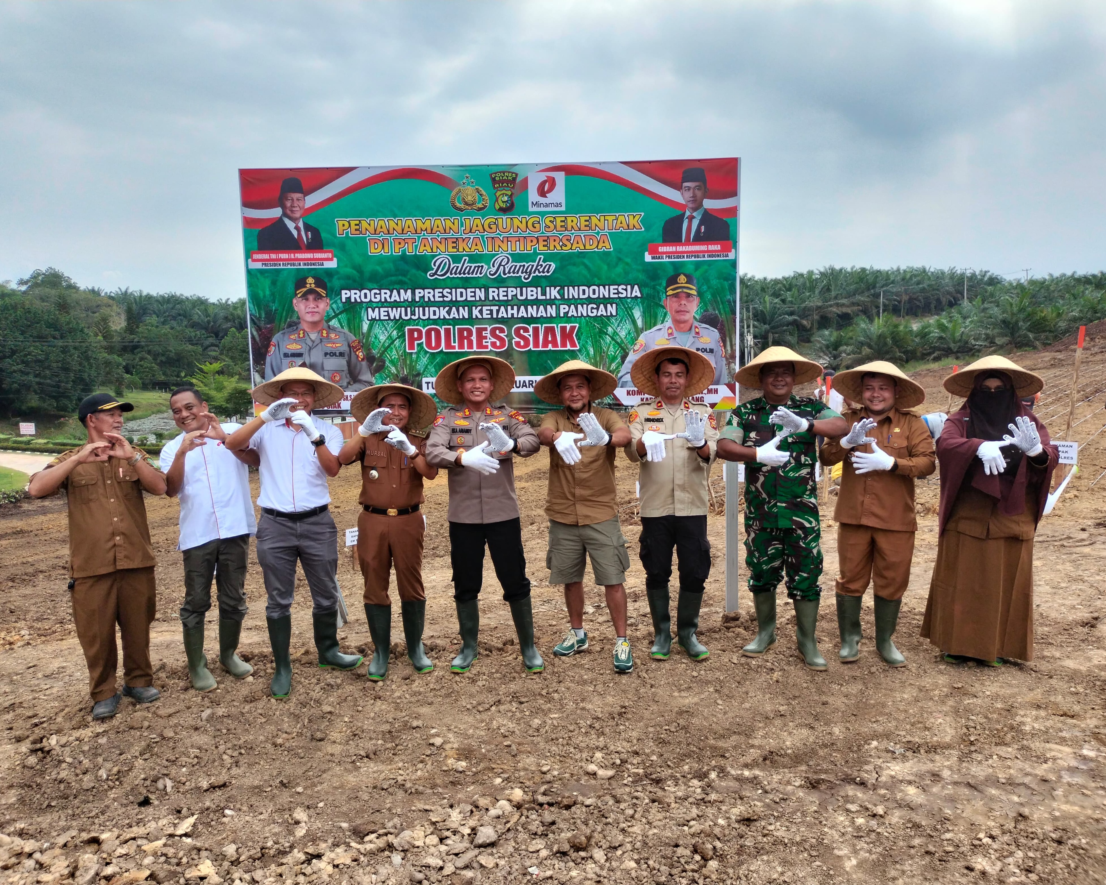 Tanam Jagung di Lahan PT AIP, Kapolres Siak Upaya Dukung Pemerintah Wujudkan Swasembada Pangan