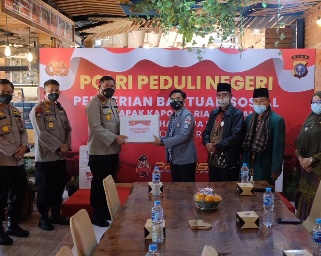 Polri Peduli Negeri, Polda Bersama BEM Se Provinsi Riau Gelar Baksos Di Rumbai