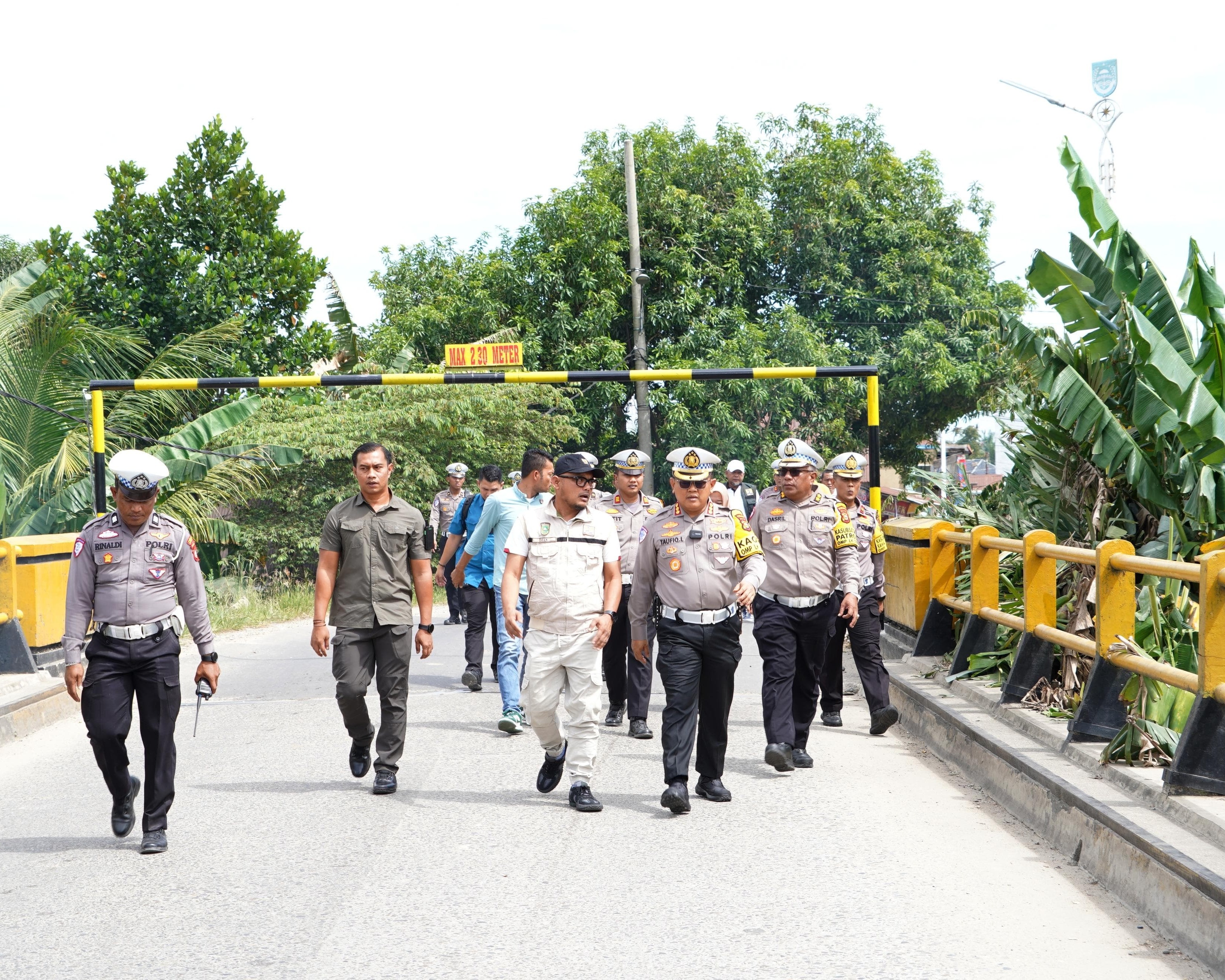 Dirlantas Polda Riau Bersama Dinas PUPR Provinsi Riau Cek Kondisi Jembatan Sungai Rokan Kabupaten Rohul