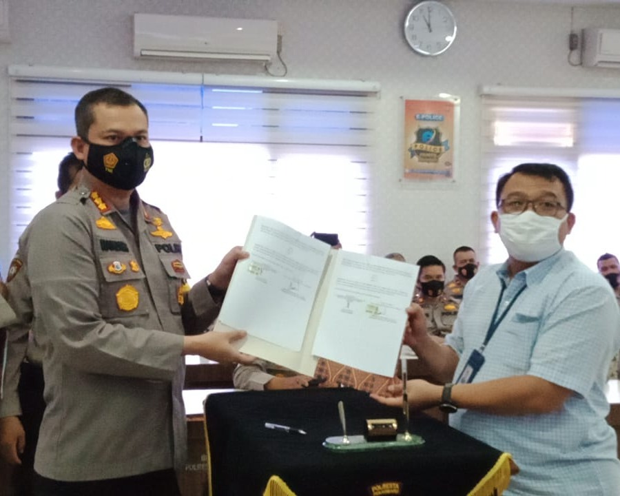 Kapolresta Pekanbaru Lakukan Penandatanganan MoU Dengan Bank BUMN - BUMD Se - Kota Pekanbaru
