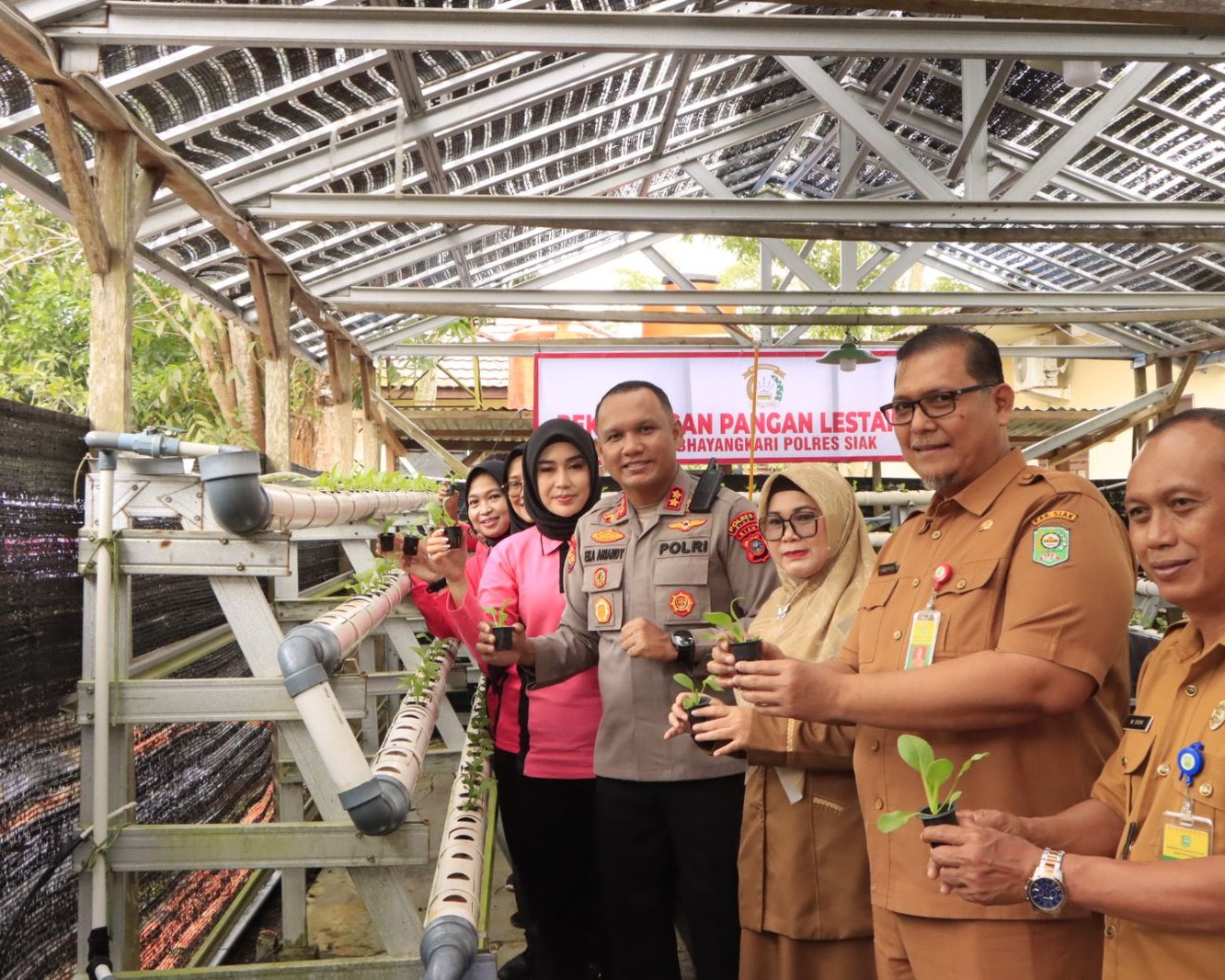 Polres Siak Launching Program Pekarangan Pangan Lestari (P2L), Ratusan Bibit Ikan dan Tanaman Hidroponik Ditebar