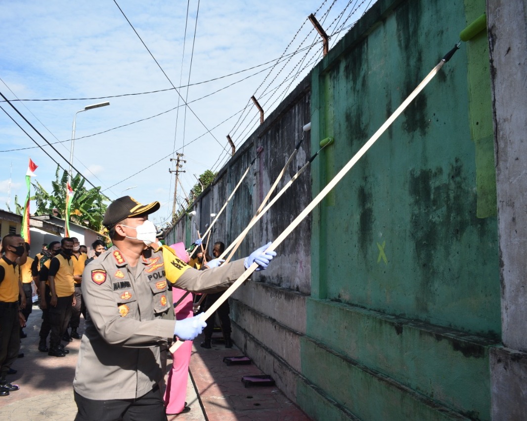 Peringati Hari Bhayangkara Ke-74, Polresta Pekanbaru Bersama Kodim 0301/PBR dan Pemerintah Kota Laksanakan Kegiatan Bakti Sosial