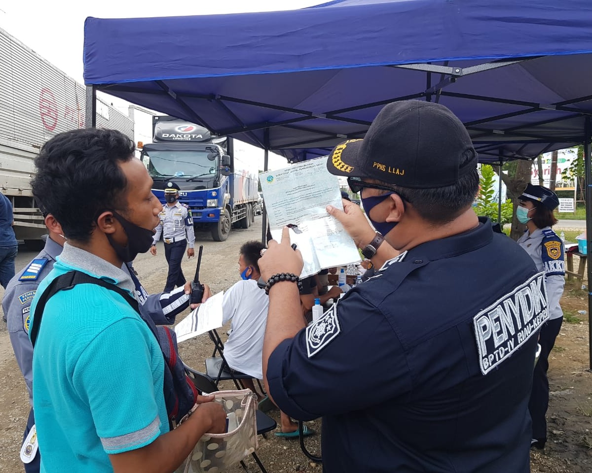 Ratusan Angkutan Over Dimensi dan Penumpang Terjaring Dalam Operasi Gakkum Gabungan BPTD IV di Jalan Lintas Timur