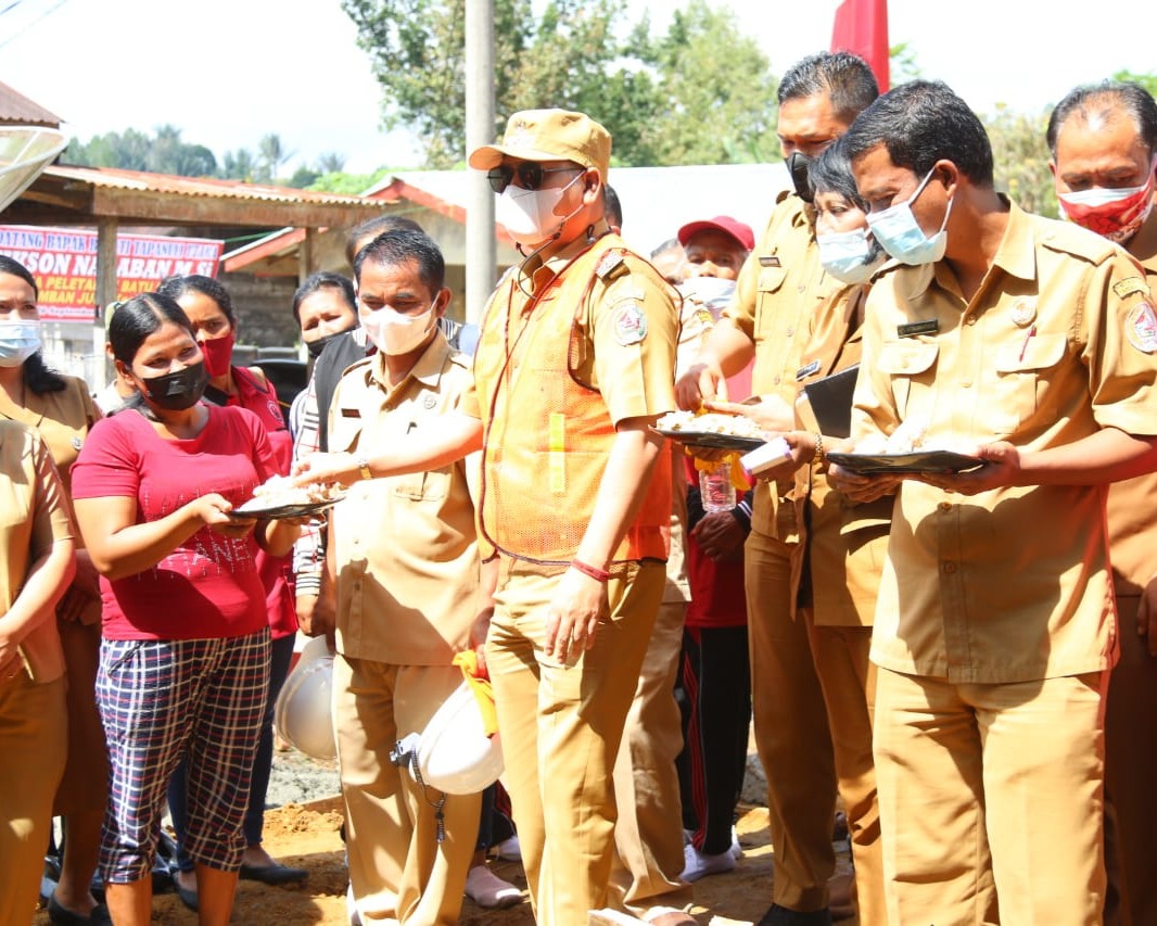 Bupati Taput Lakukan Peletakan Batu Pertama Pembangunan Puskesdes di Desa Huta Julu