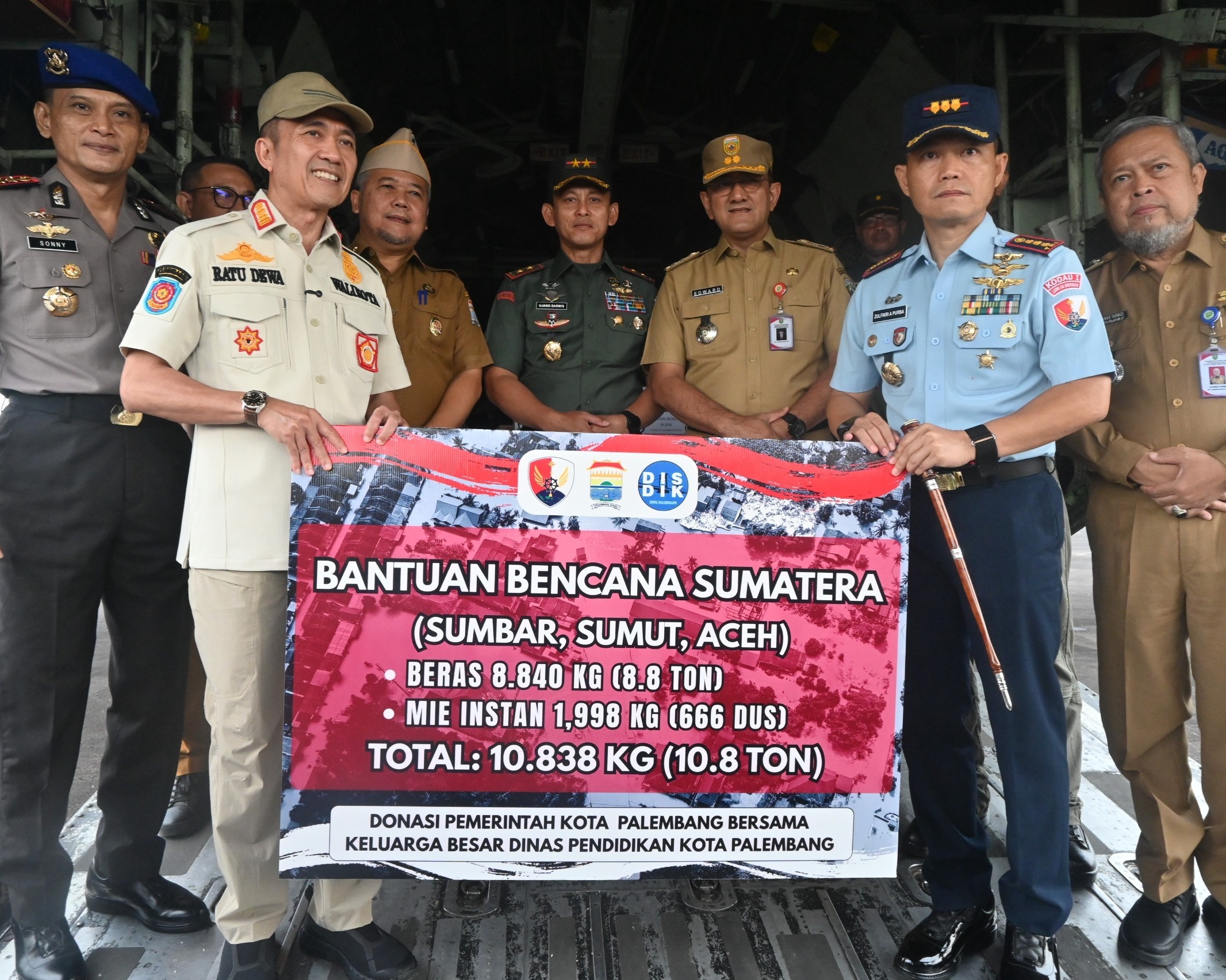 Lewat Udara, Lanud Smh Kolaburasi Bersama Pemda dan Forkopimda Dukung Dorongan Logistik Bantu Warga Korban Bencana Alam