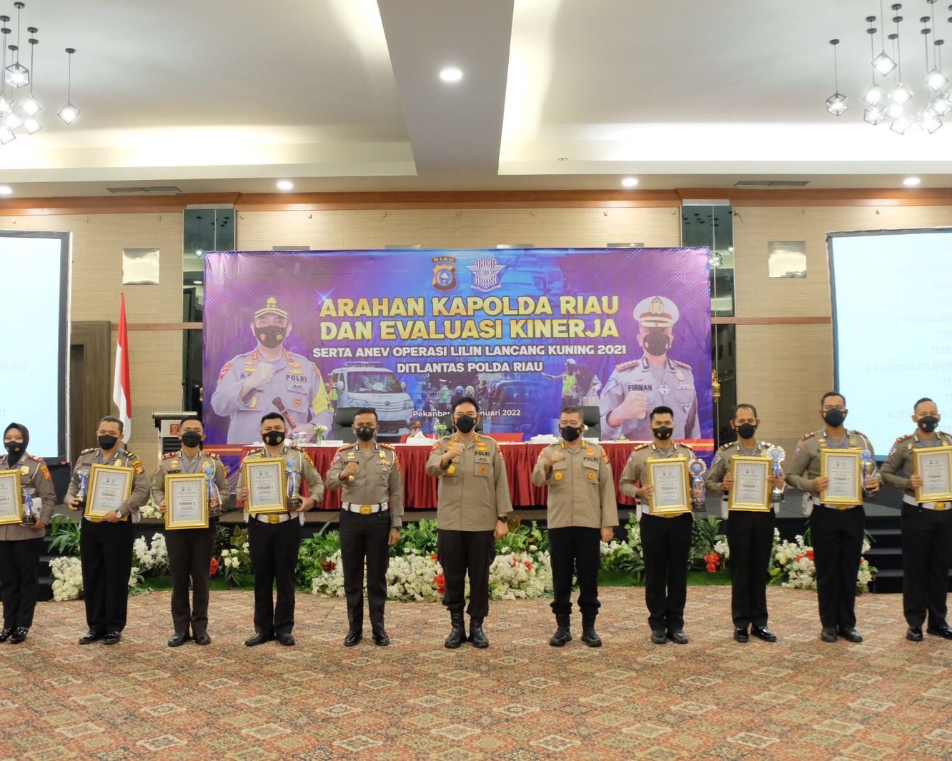 Evaluasi Kinerja Serta Anev Operasi Lilin Lancang Kuning 2021 Ditlantas Polda Riau, Kapolda Berikan Reward Kepada Satlantas Berprestasi