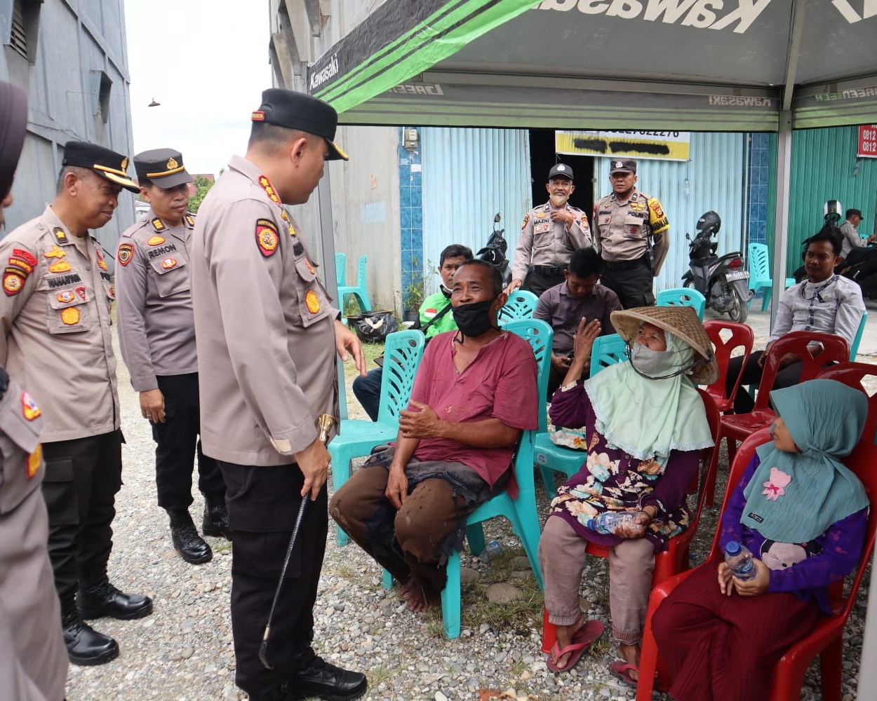 Polsek Payung Sekaki Polresta Pekanbaru Dirikan Warung Makan Gratis, Langsung Diserbu Ojol Hingga Anak Sekolah