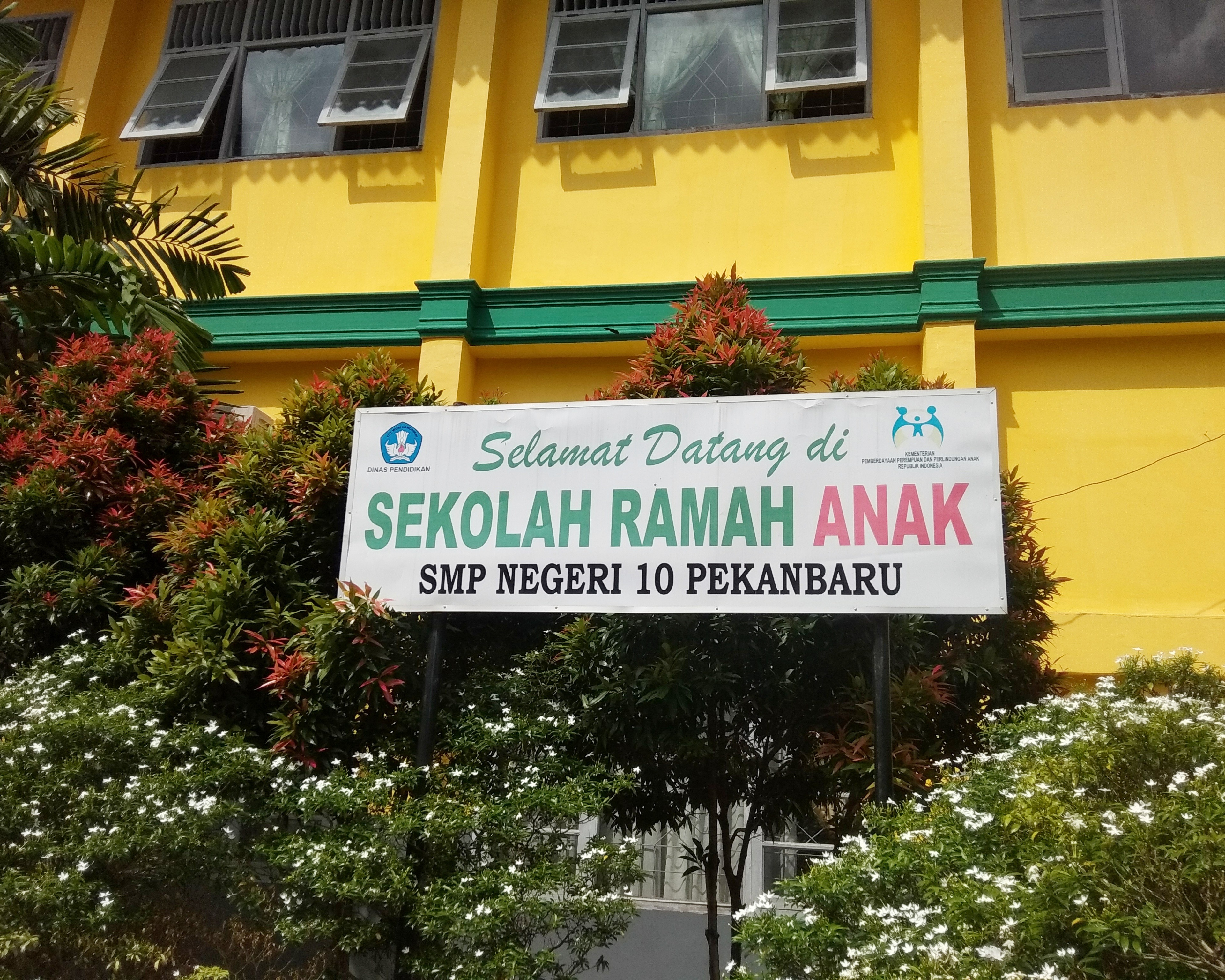 Diduga Main Tiktok Siswa SMP 10 Pekanbaru Dipecat, Ganda Mora: Ini Tragedi Pendidikan