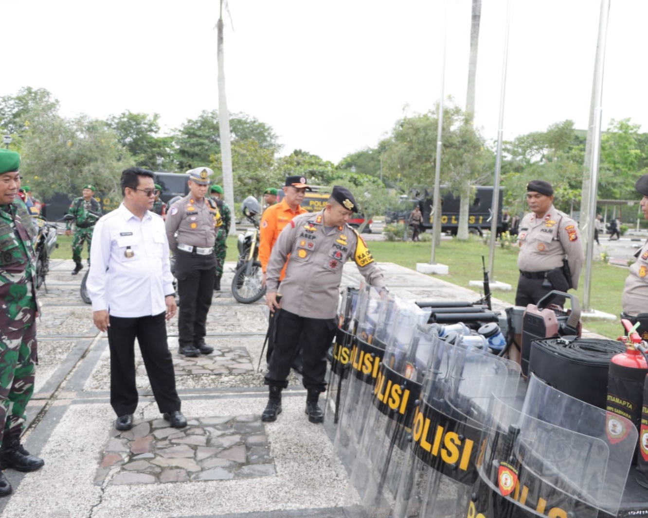 Apel Gelar Pasukan dan Sarpras Kesiapan Pendistribusian Logistik dan Pengamanan TPS Pilkada Serentak 2024 di Kabupaten Siak