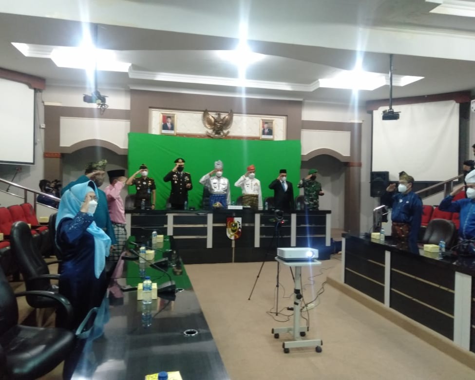 Dandim 0301/PBR Dampingi Wali Kota Pekanbaru Hadir Dalam Upacara Peringatan Hari Pancasila Secara Virtual