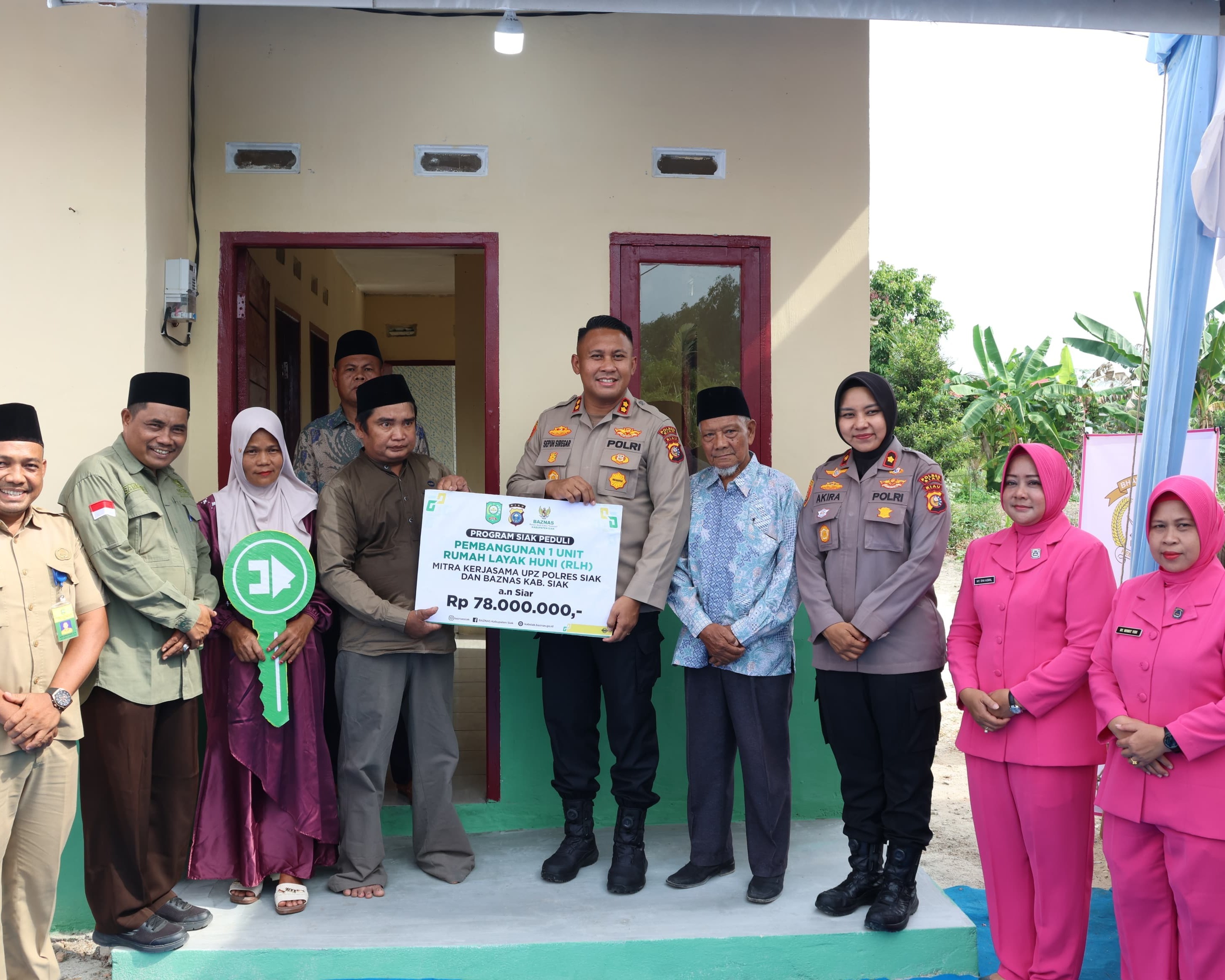Sinergi Polres Siak dan BAZNAS, Rumah Ke 8 Program, 'Bedah Rumah Presisi' Diresmikan Dan Diserahkan Kepada Penerima Manfaat