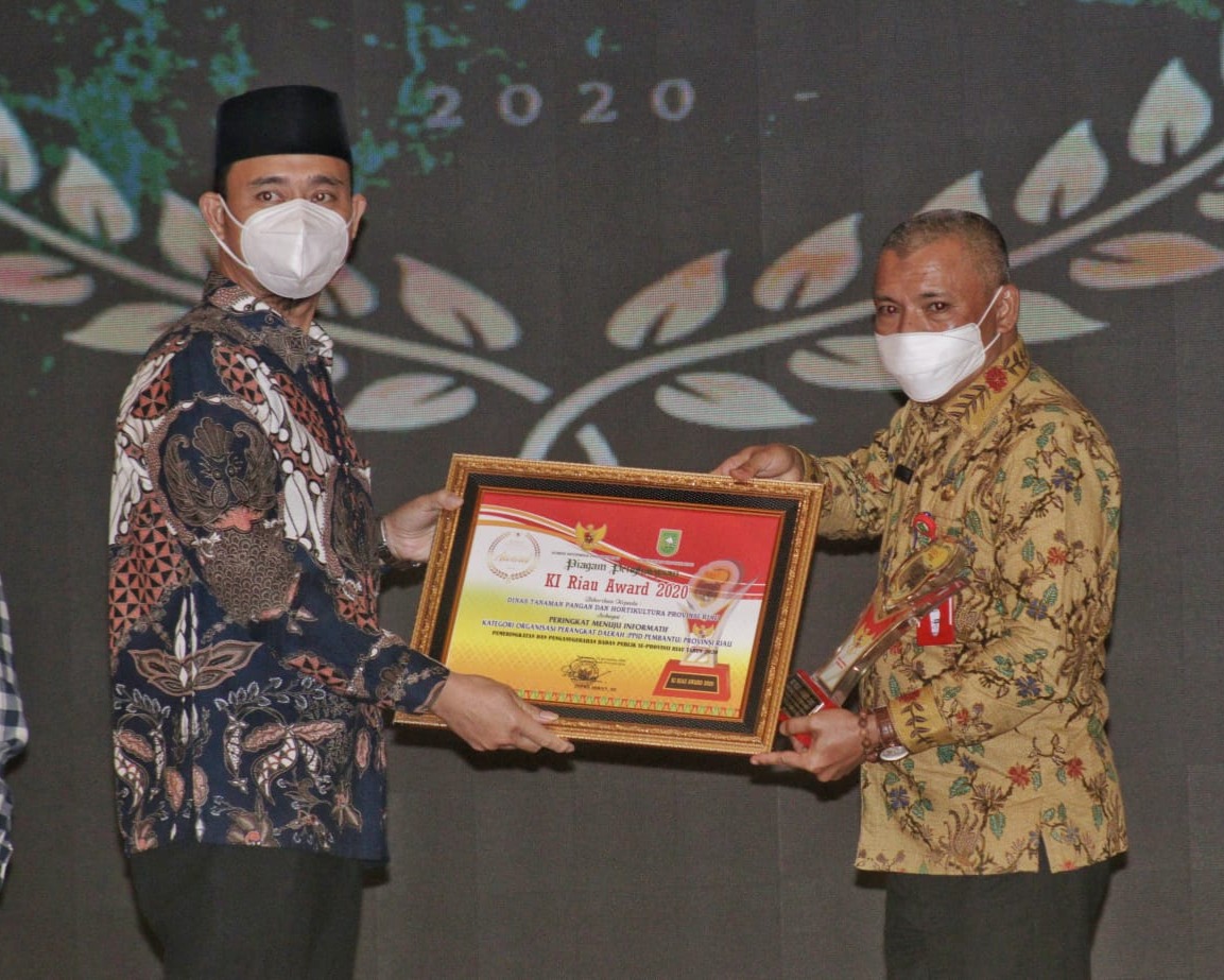 Dalam Acara KI Riau Award 2020, Dinas Pendidikan Provinsi Riau Berhasil Meraih Juara Tiga Kategori OPD Terbaik