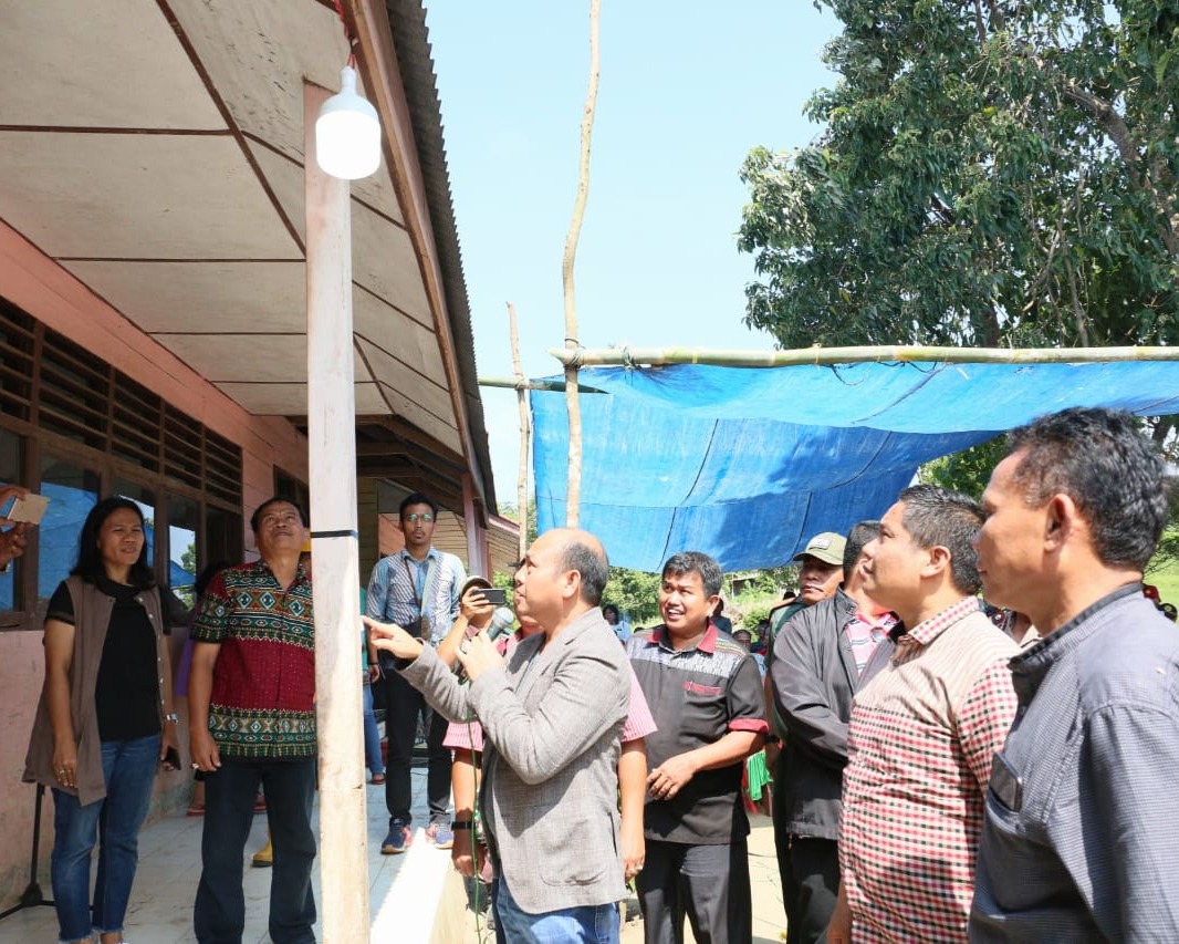 Resmikan Jembatan Aek Pangorian dan Listrik, Bupati Taput Susuri Beberapa Dusun di Gagora