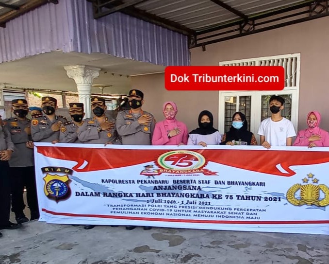 Memperingati Hari Bhayangkara Ke-75, Kapolresta Pekanbaru Gelar Anjangsana dan Bagikan 1000 Sembako Ke Panti Asuhan