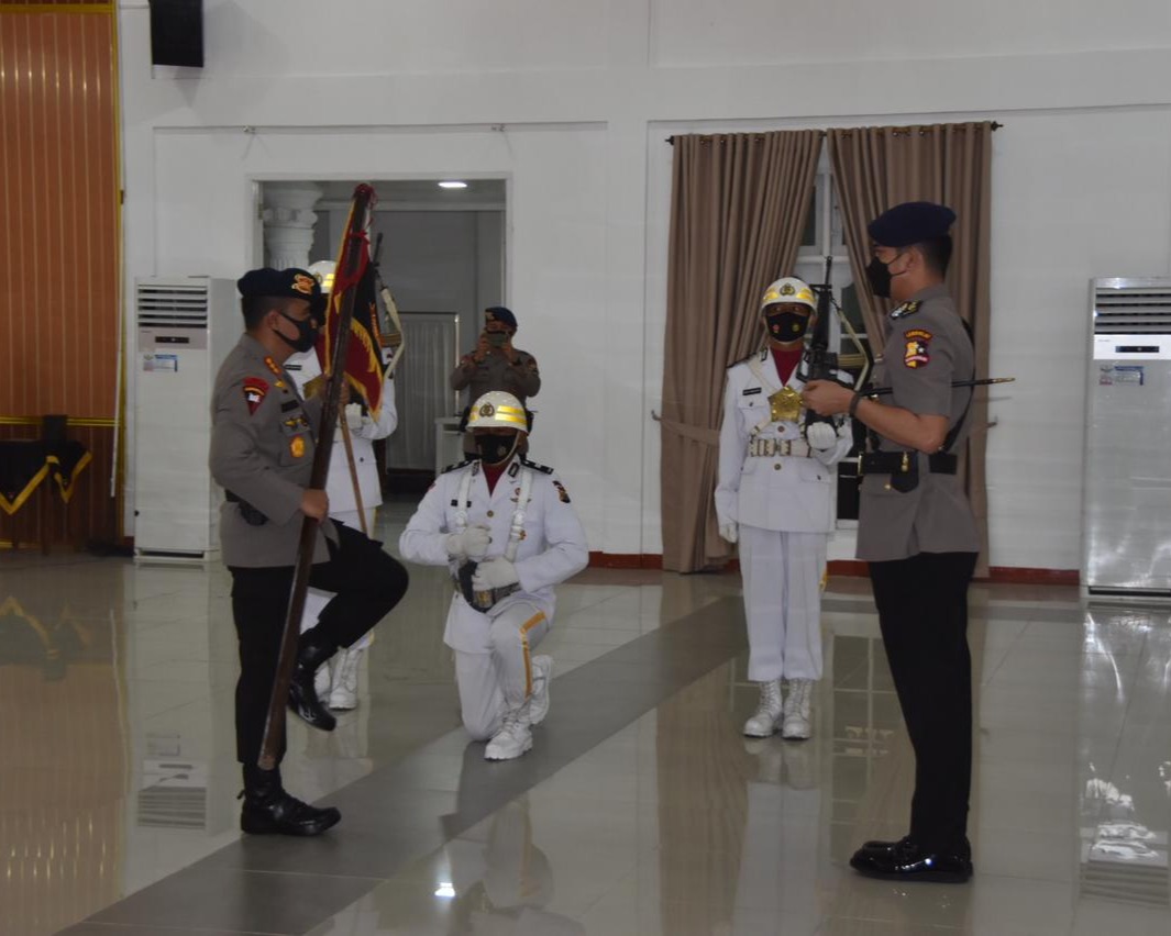 Upacara Penyerahan Jabatan Danyon A Pelopor Kepada Dansat Brimob Polda Riau