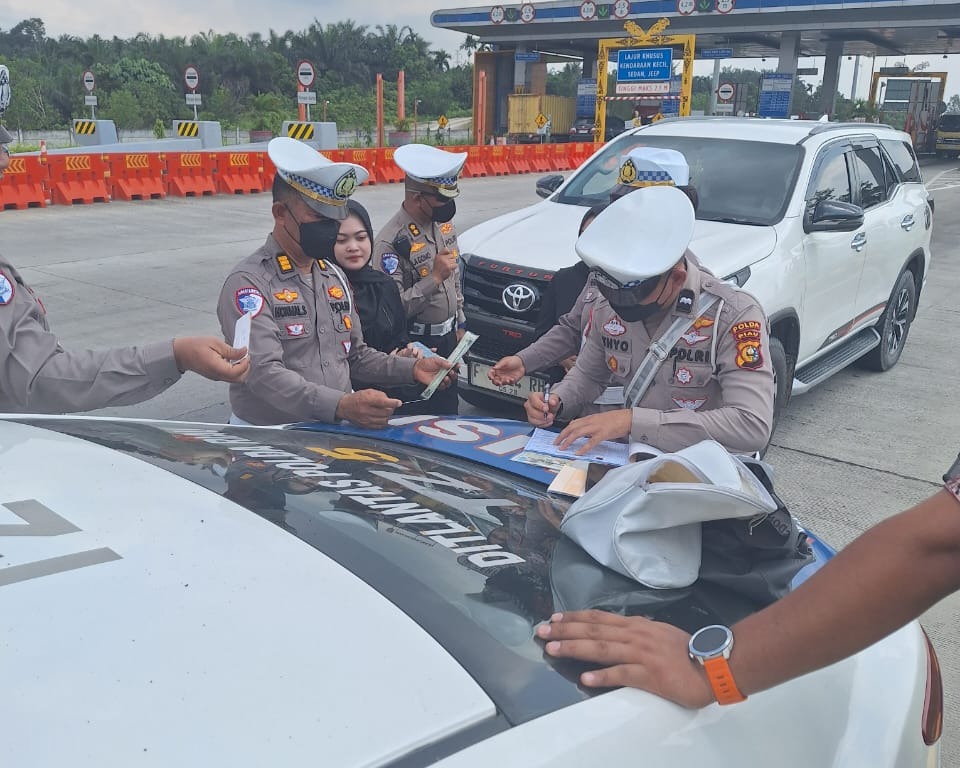 Ditlantas Polda Riau Gelar Razia Kecepatan dan Tes Alkohol di Jalan Tol Pekanbaru – Dumai