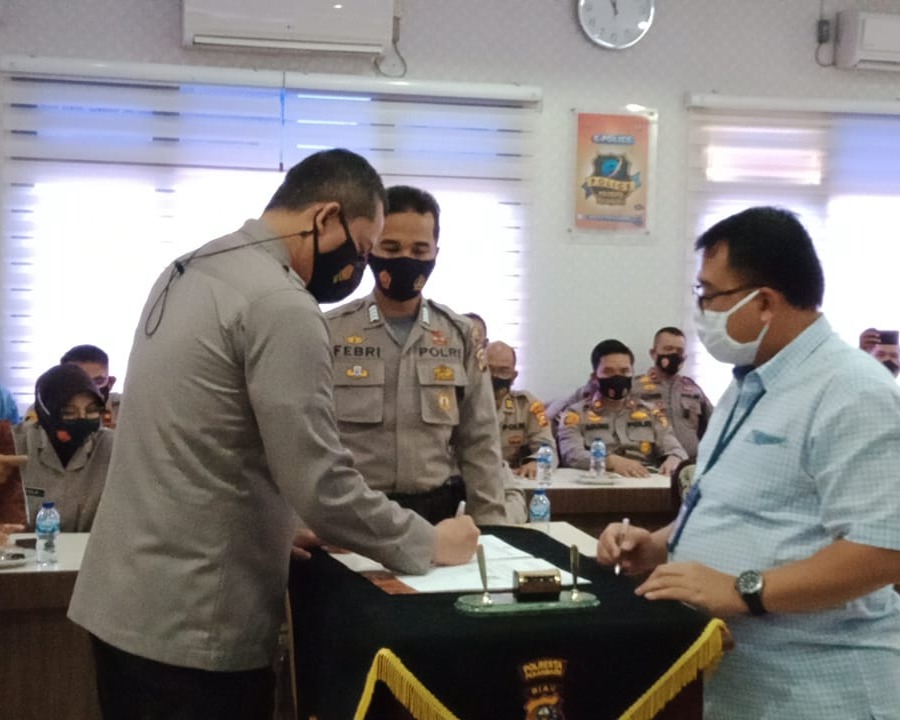 Kapolresta Pekanbaru Lakukan Penandatanganan MoU Dengan Bank BUMN - BUMD Se - Kota Pekanbaru