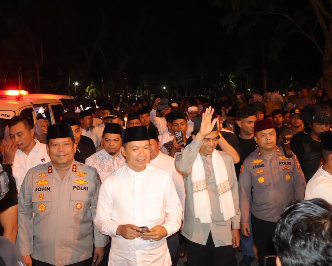16.500 Warga Padati Pawai Obor 1 Muharram 1448 H, Ustadz Abdul Somad Ajak Warga Pelalawan Hijrah Akhlak