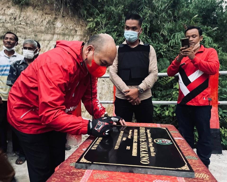 Bupati Tapanuli Utara Resmikan Jembatan Ir Soekarno Desa Lobu Sihim Kecamatan Simangumban