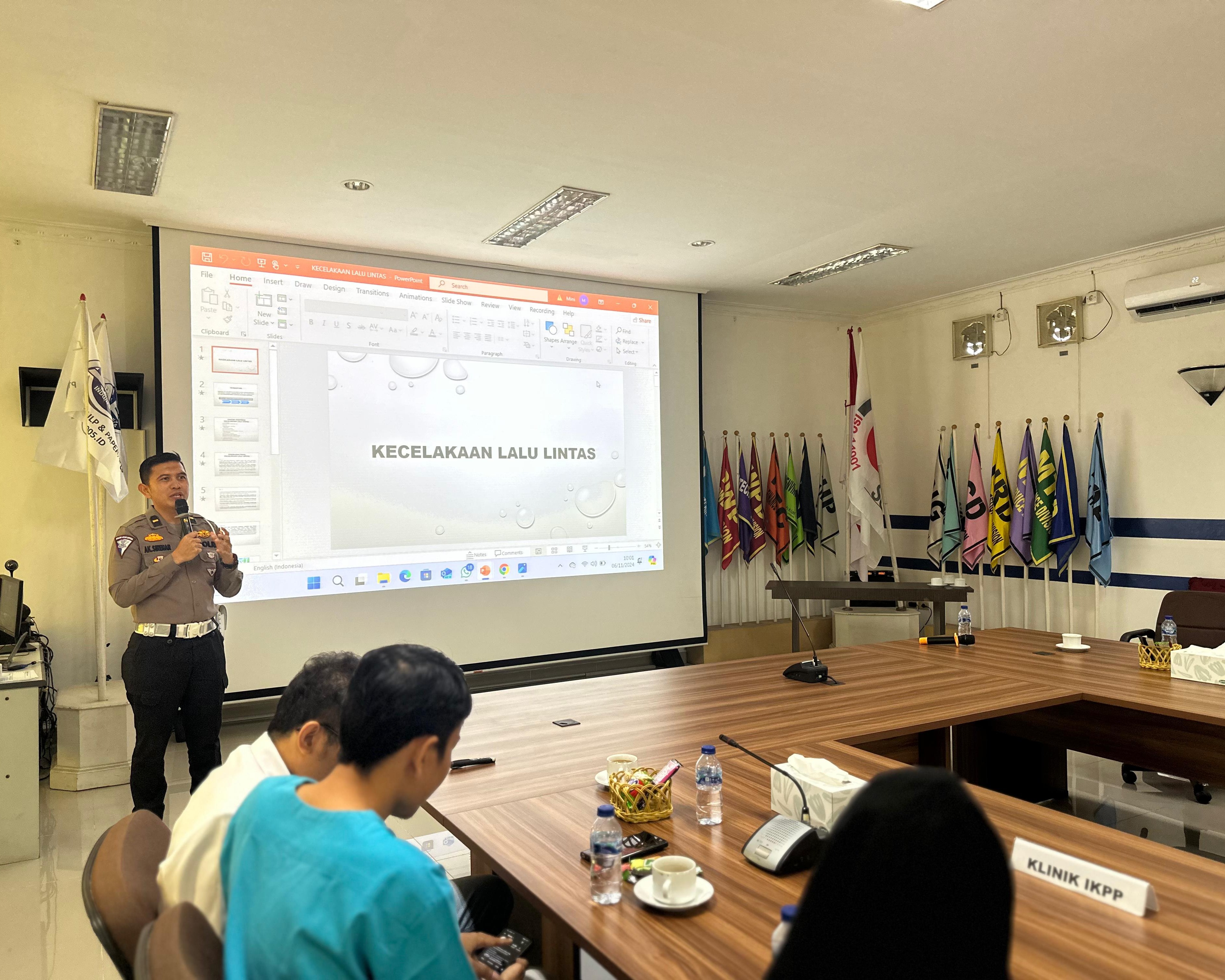 Kunjungi PT IKPP, Satlantas Polres Siak Gelar Sosialisasi Keselamatan Berlalu Lintas Serta Cooling System  Pilkada Aman, Sejuk dan Damai