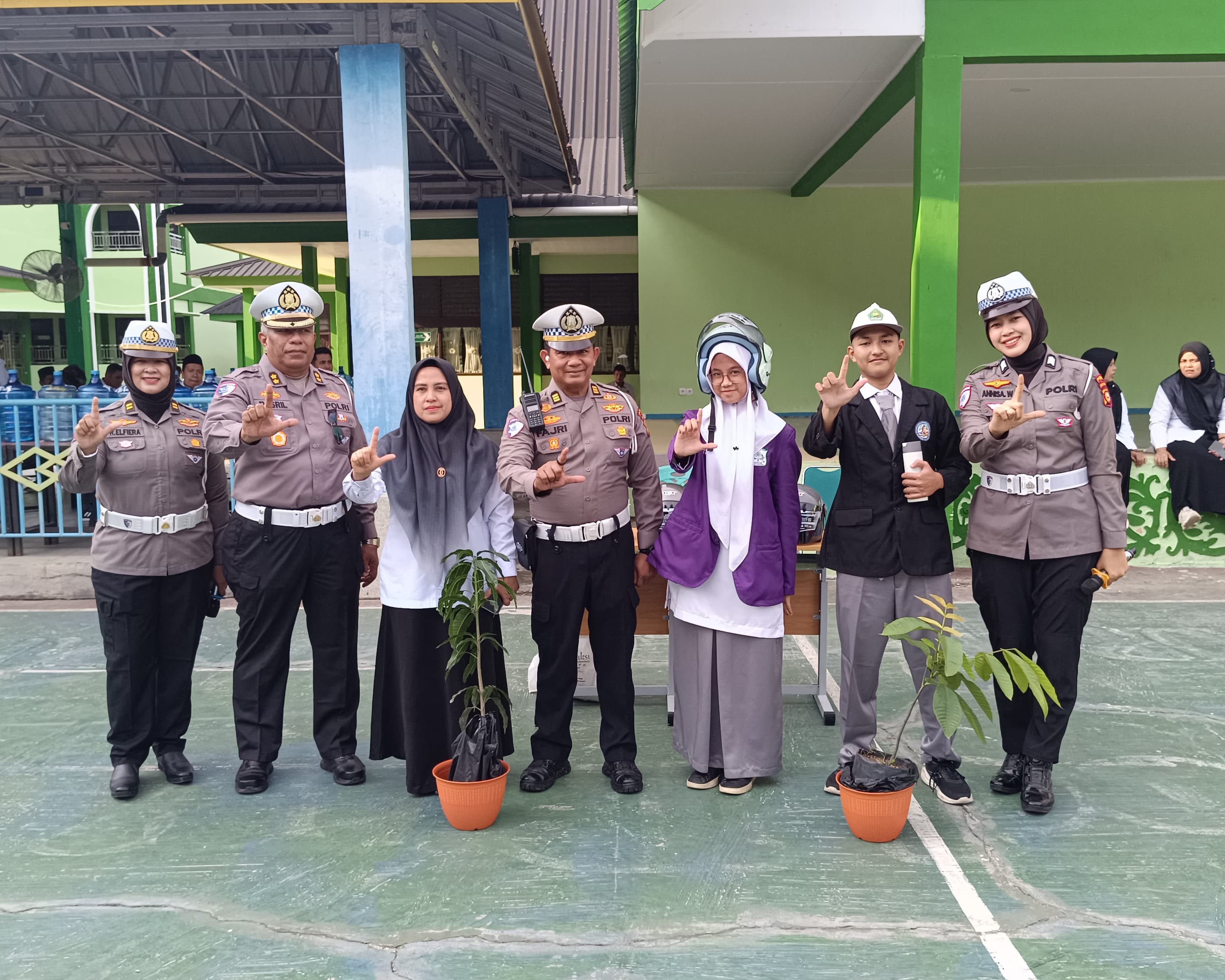 Police Goes To School Di MAN 1 Pekanbaru, Ditlantas Polda Riau Tanamkan Budaya Tertib Lalu Lintas Dan Peduli Lingkungan