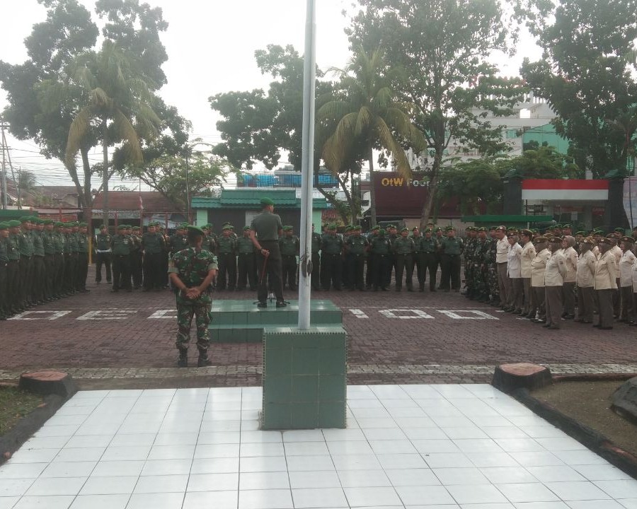 Upacara Bendera Awal Bulan, Dandim 0301/Pekanbaru Memberikan Pengarahan (JamDan) Kepada Personil Kodim dan PNS