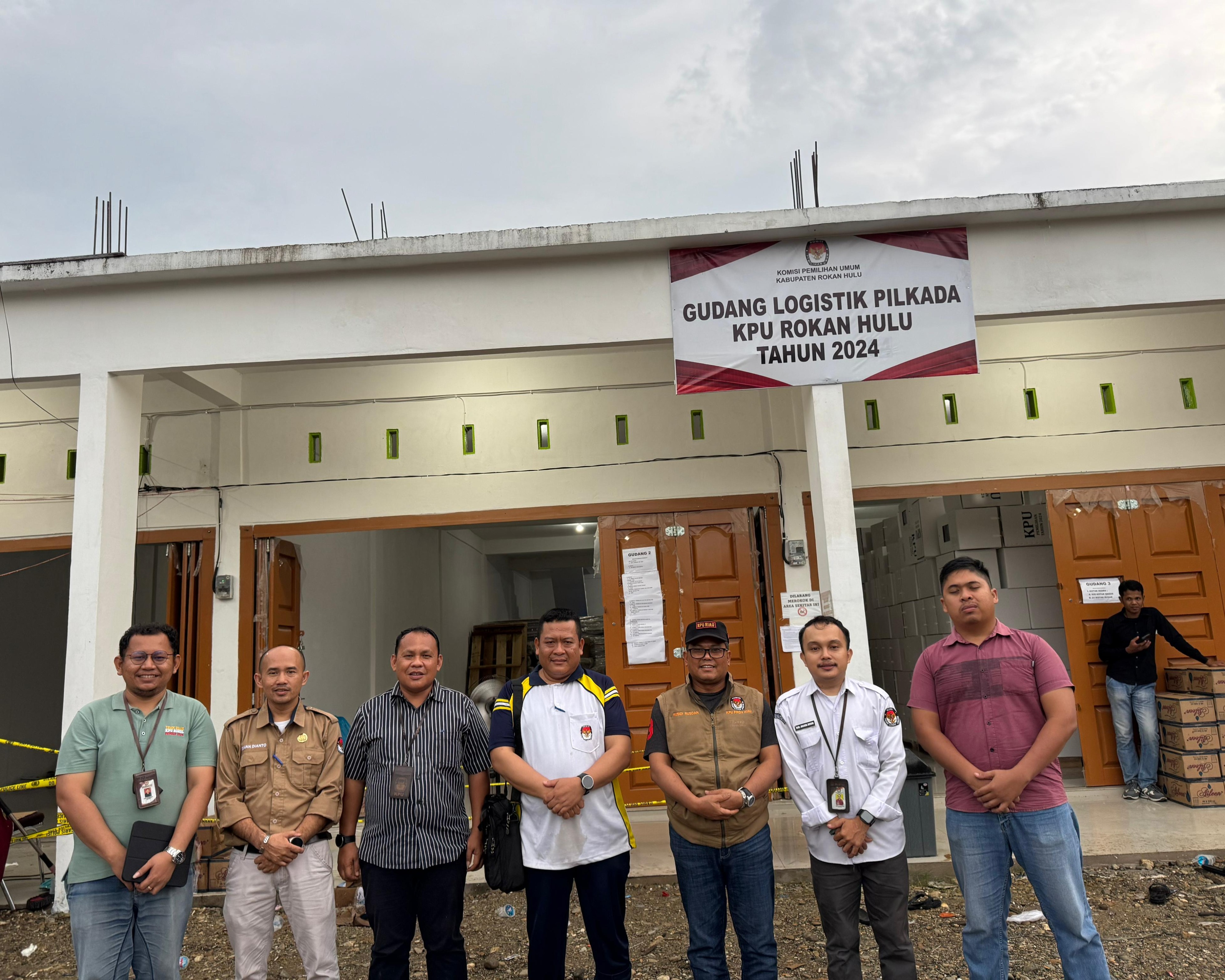 KPU Se-Provinsi Riau Sudah Sortir dan Lipat Surat Suara