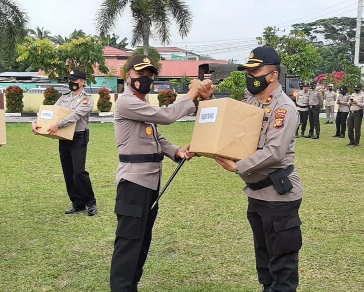 Kapolres Kampar Distribusikan Beras Bantuan Mabes Polri Untuk Masyarakat Melalui Jajaran Polsek