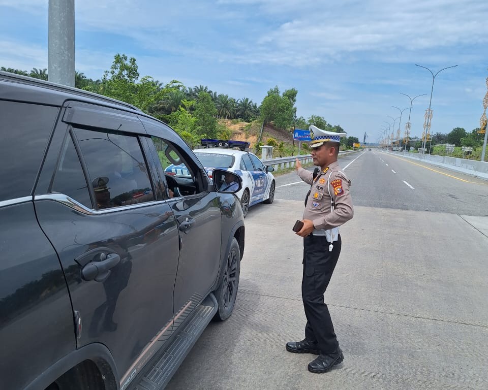 Penegakan Hukum dan Edukasi Lalu Lintas, Upaya Subdit Gakkum Cegah Kecelakaan di Jalan Tol Pekanbaru - Dumai