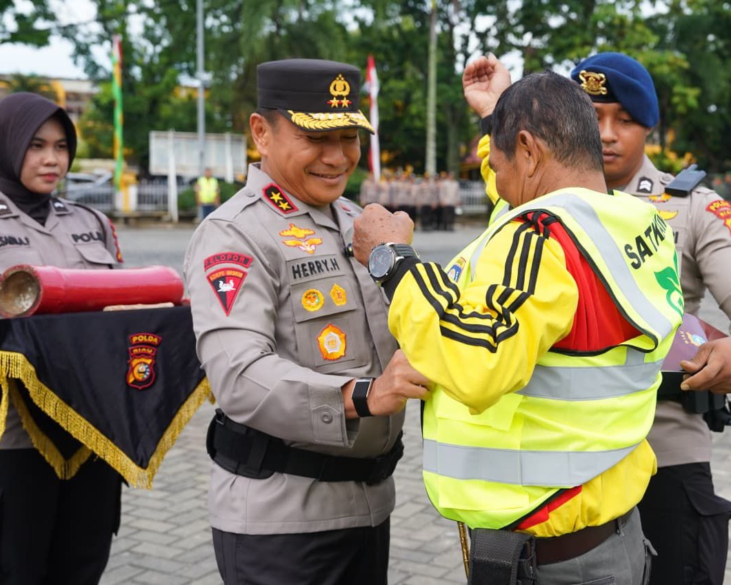 Kapolda Riau Luncurkan Green Satkamling