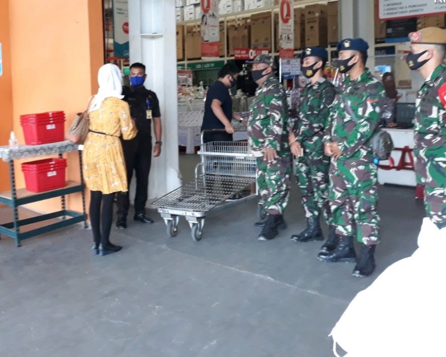 Babinsa Kodim 0301/PBR Selalu Bersinergi Berikan Himbauan Kepada Warga Untuk Patuhi 3M