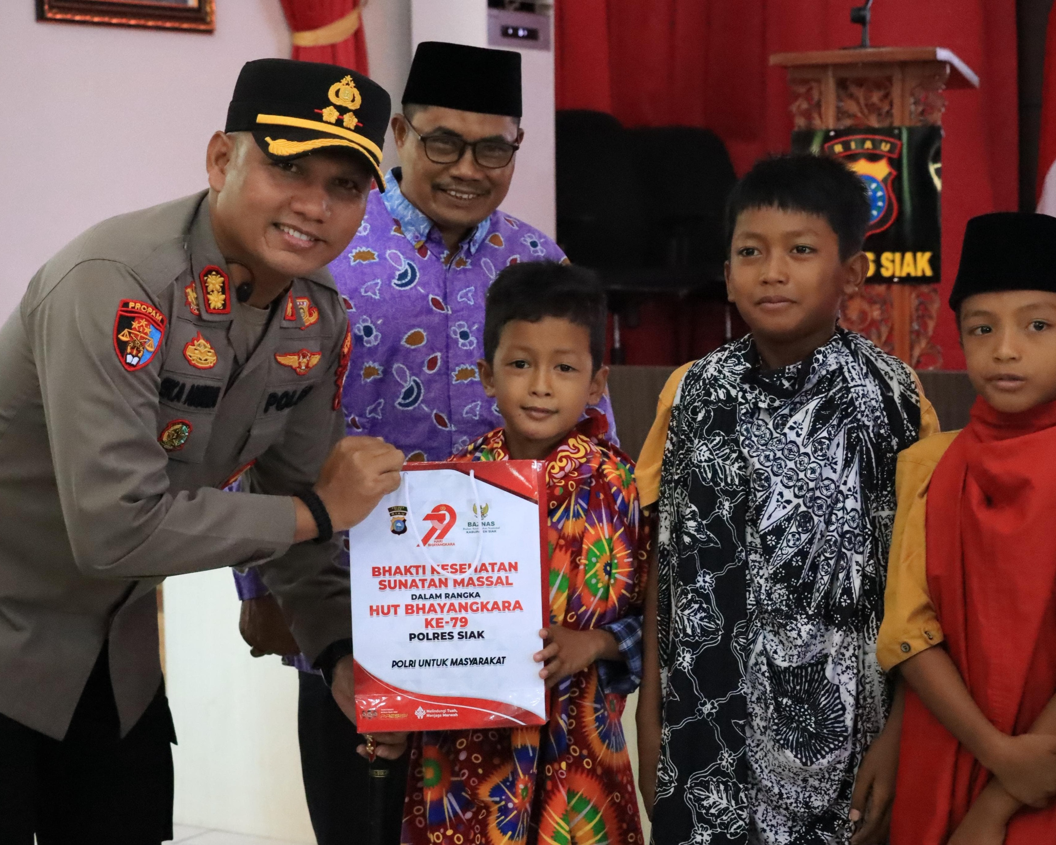Bhakti Kesehatan Sunatan Massal Polres Siak Meriahkan HUT Bhayangkara Ke-79 Tahun 2025