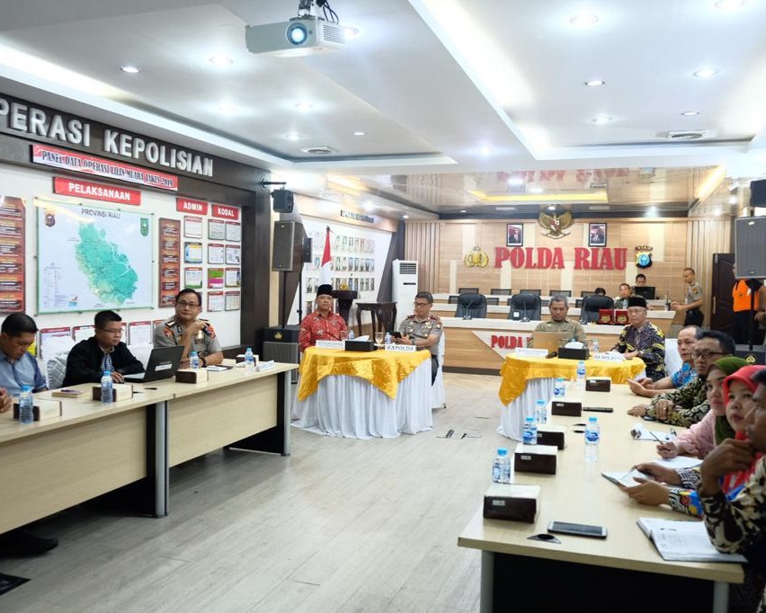 Terima Presentasi Dari Pusat Studi Bencana UNRI Dan Pusat Ilmu Data UIN Suska Riau, Kapolda Riau Diskusi Prediksikan Karhutla 2020