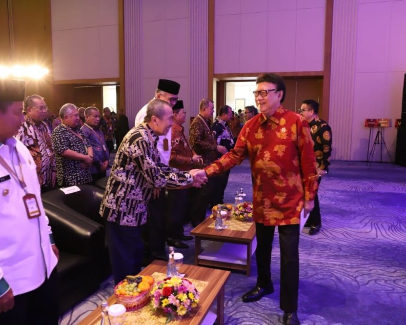 Gubernur Riau Merima SAKIP 2019 Meraih Predikat B Dari Menpan RB