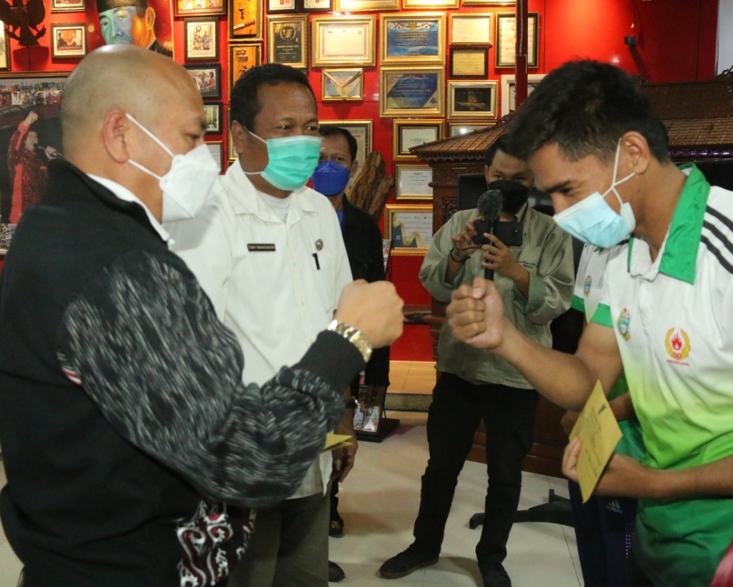 Bupati Taput Nikson Nababan Apresiasi Atlet Kabupaten Tapanuli Utara Pada PON Ke XX Tahun 2021