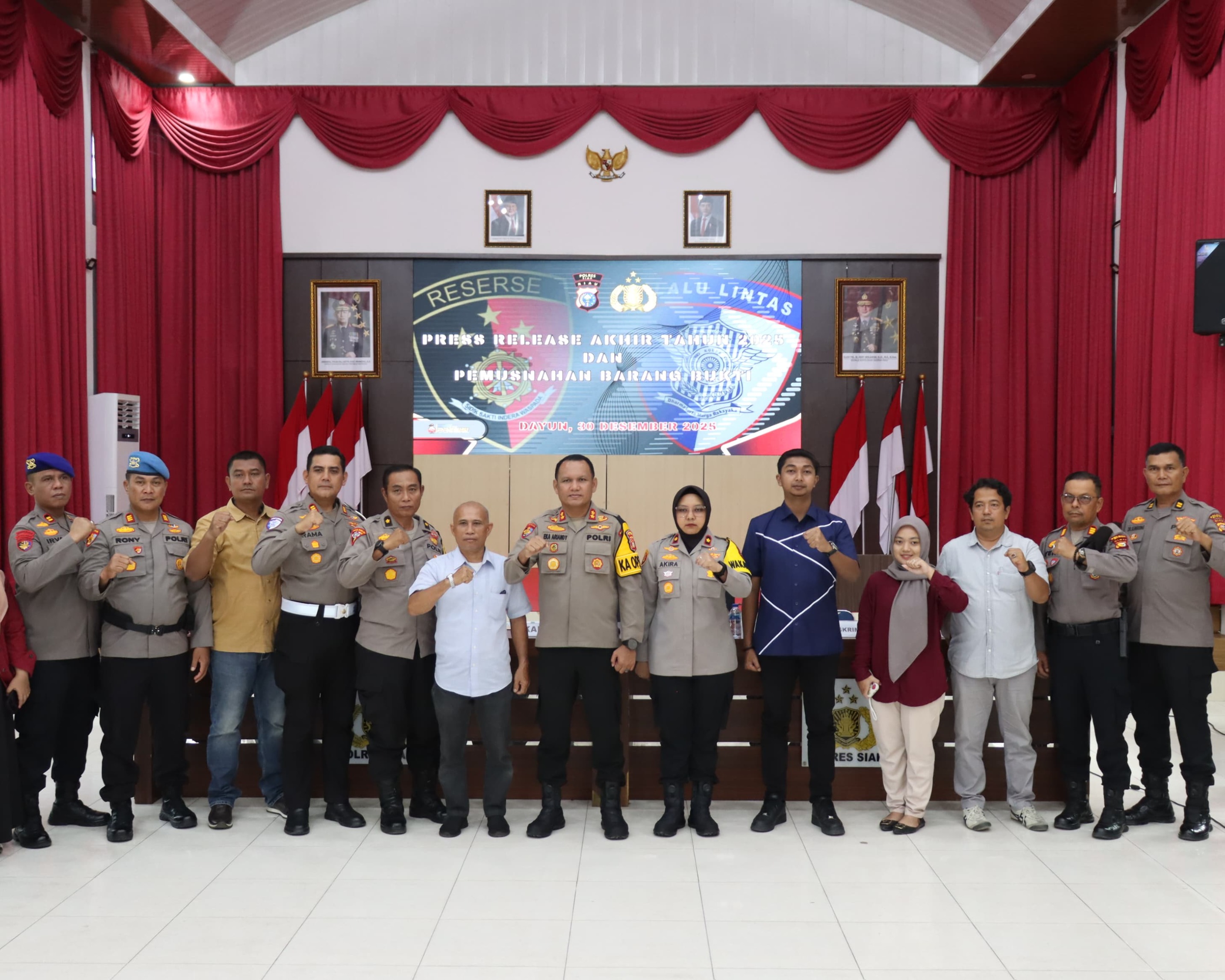 Kapolres Siak Pimpin Press Release Akhir Tahun 2025 dan Pemusnahan Barang Bukti