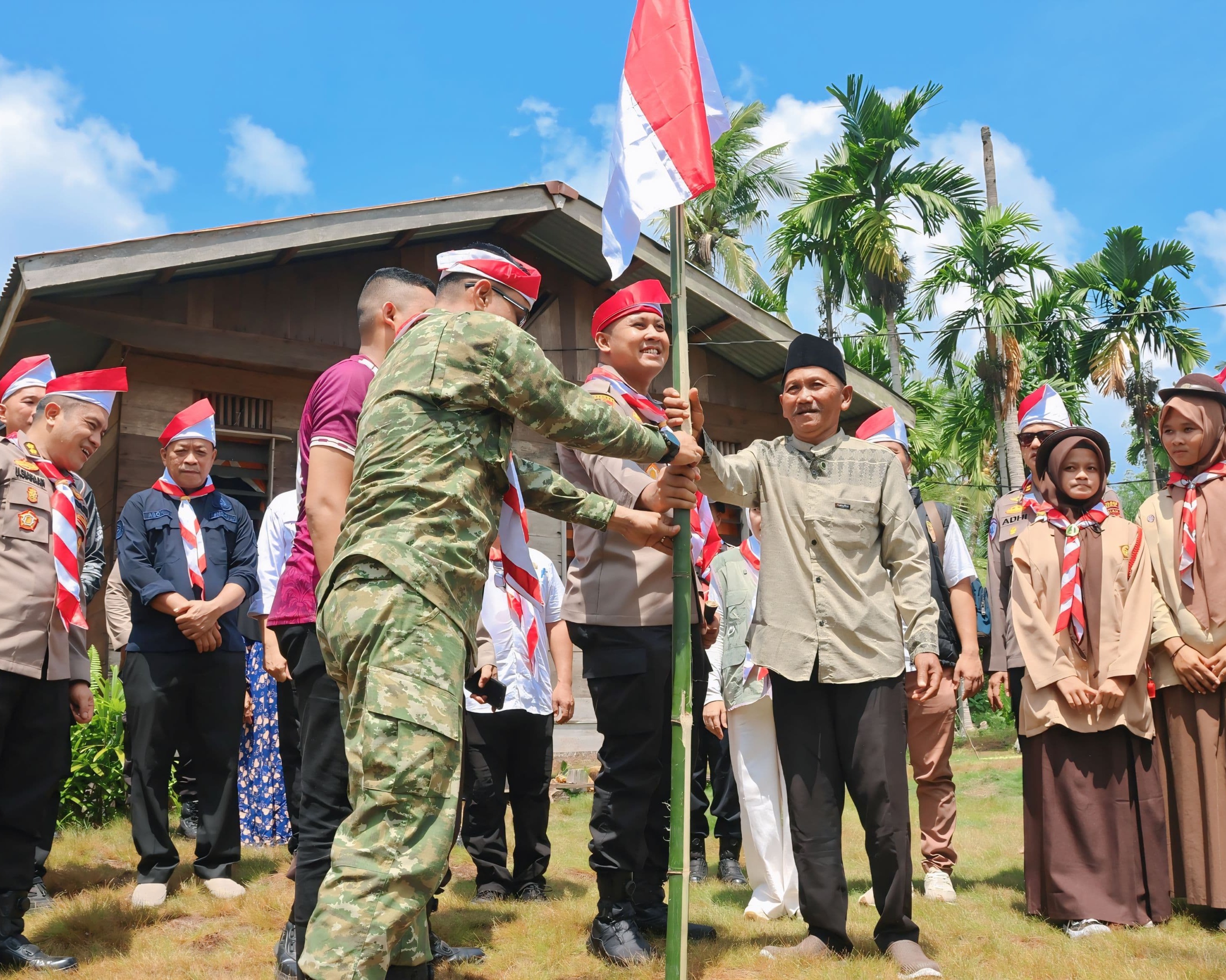 Ekspedisi Merah Putih Presisi Polda Riau di Kampung Teluk Lanus, Polres Siak Jelajah Sudut Negeri, Perkuat Nasionalisme Sambut HUT RI Ke-81, Hadirkan Senyuman